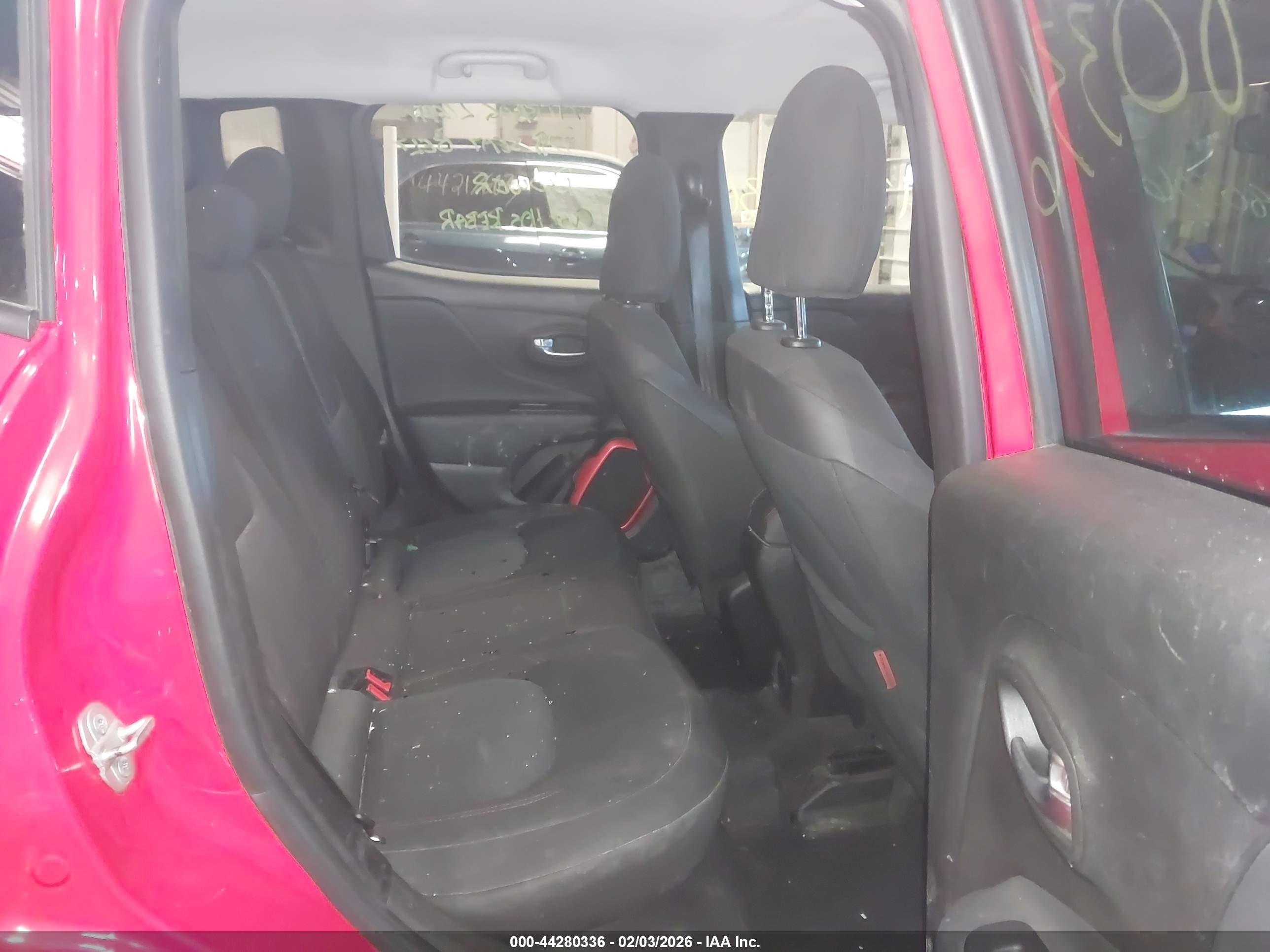 JEEP RENEGADE image 8
