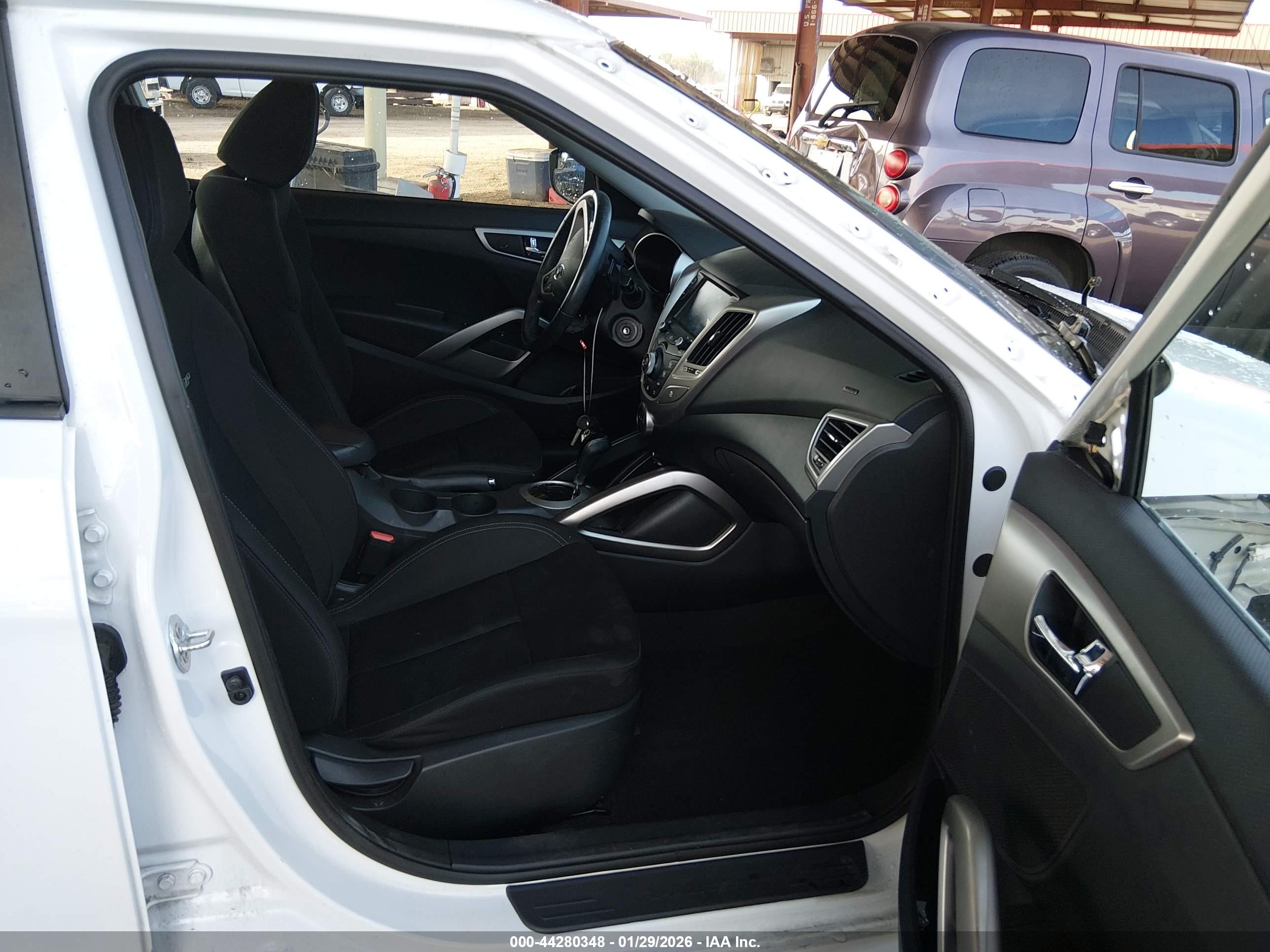 HYUNDAI VELOSTER image 5