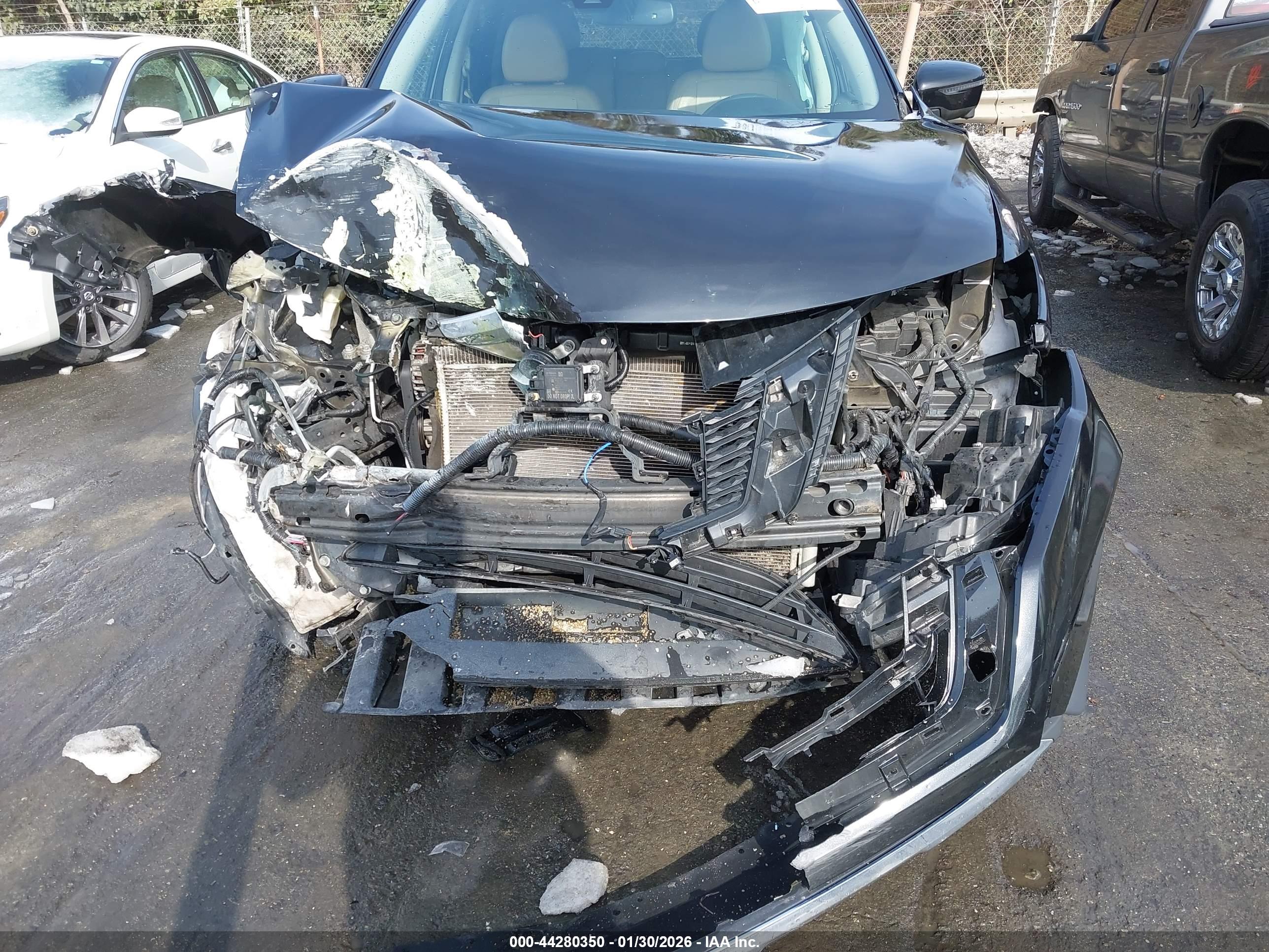 NISSAN ROGUE image 6