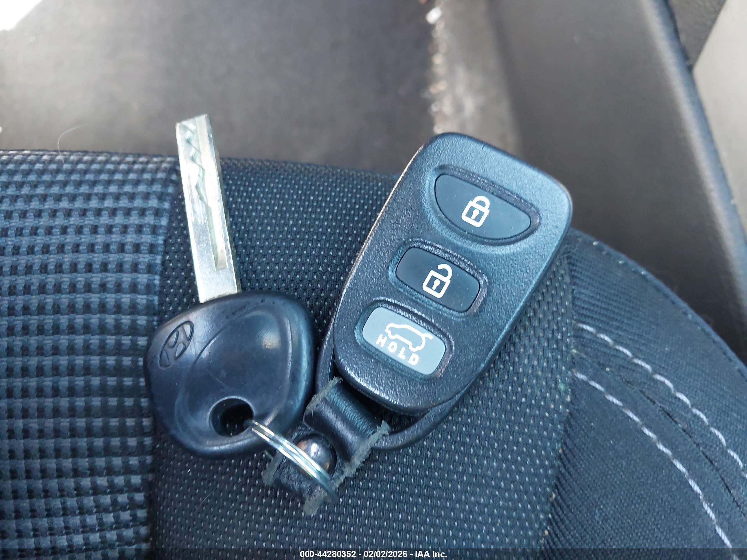 HYUNDAI ELANTRA image 11