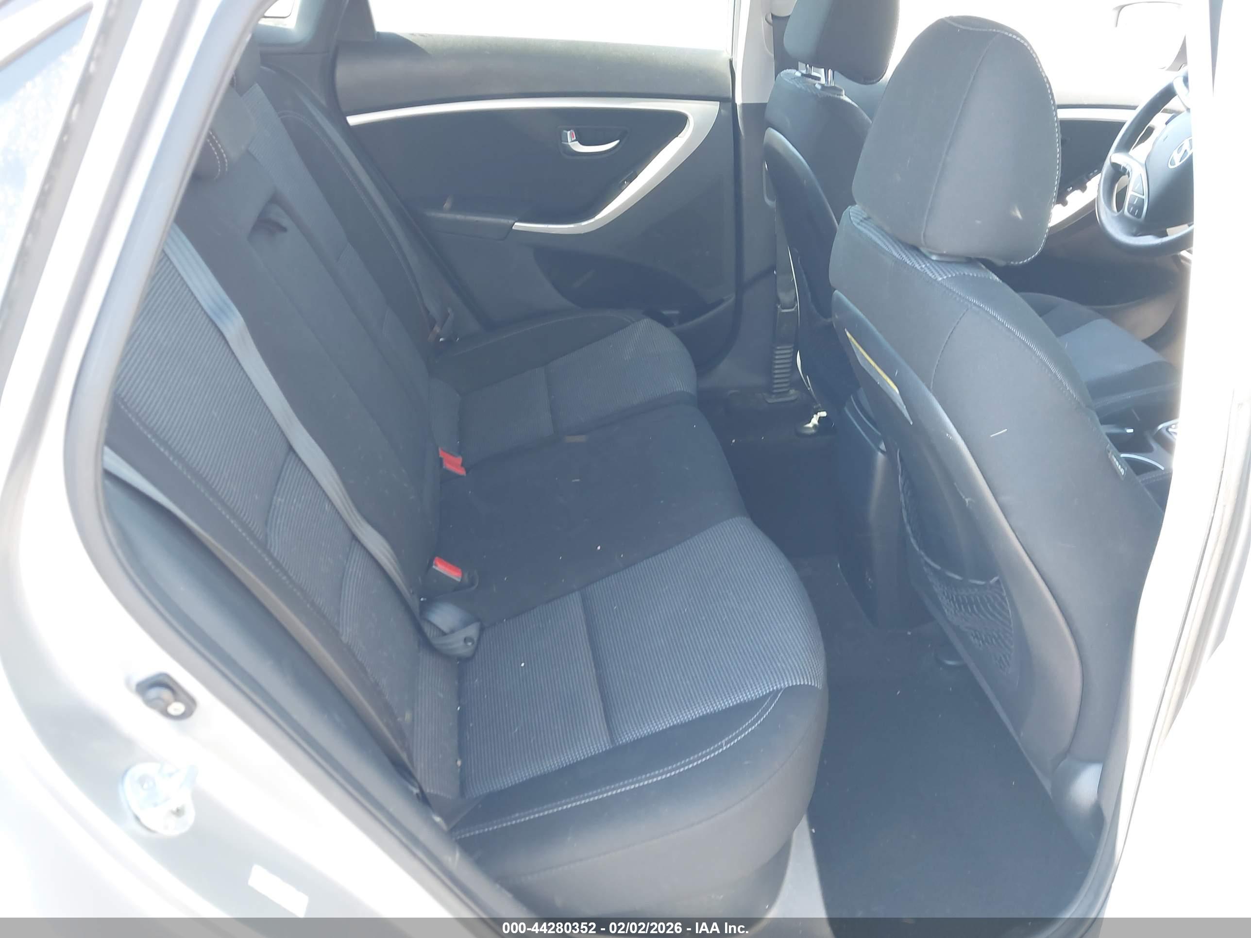 HYUNDAI ELANTRA image 8