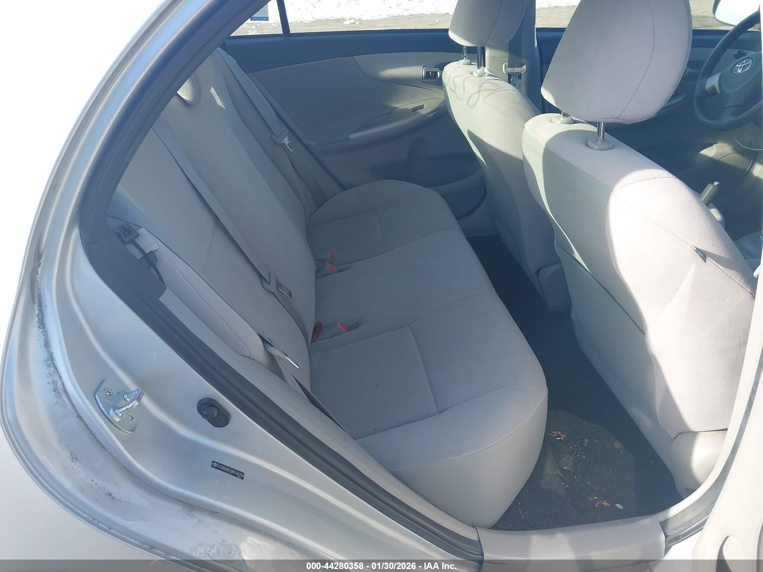 TOYOTA COROLLA image 8