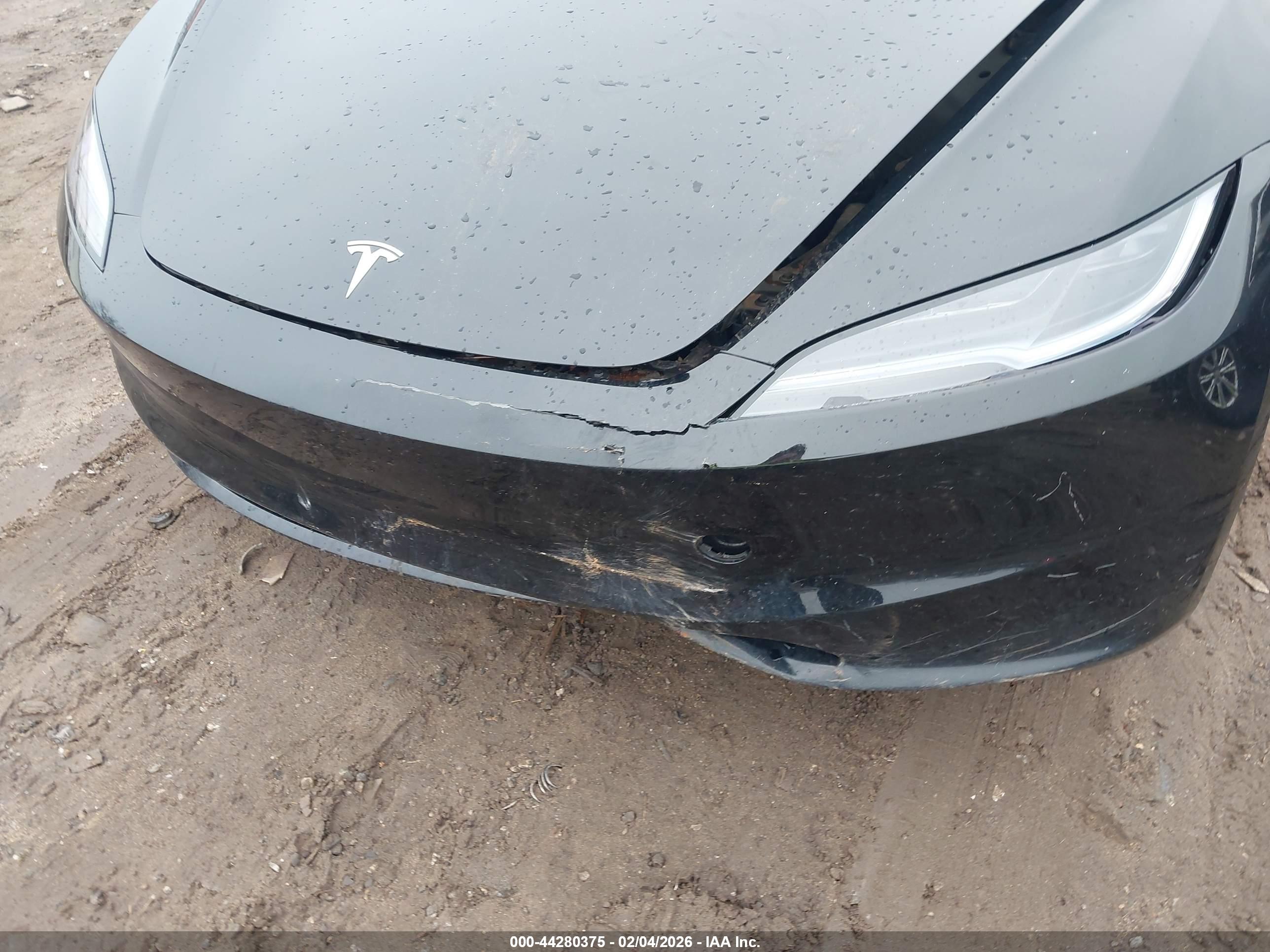 TESLA MODEL image 6
