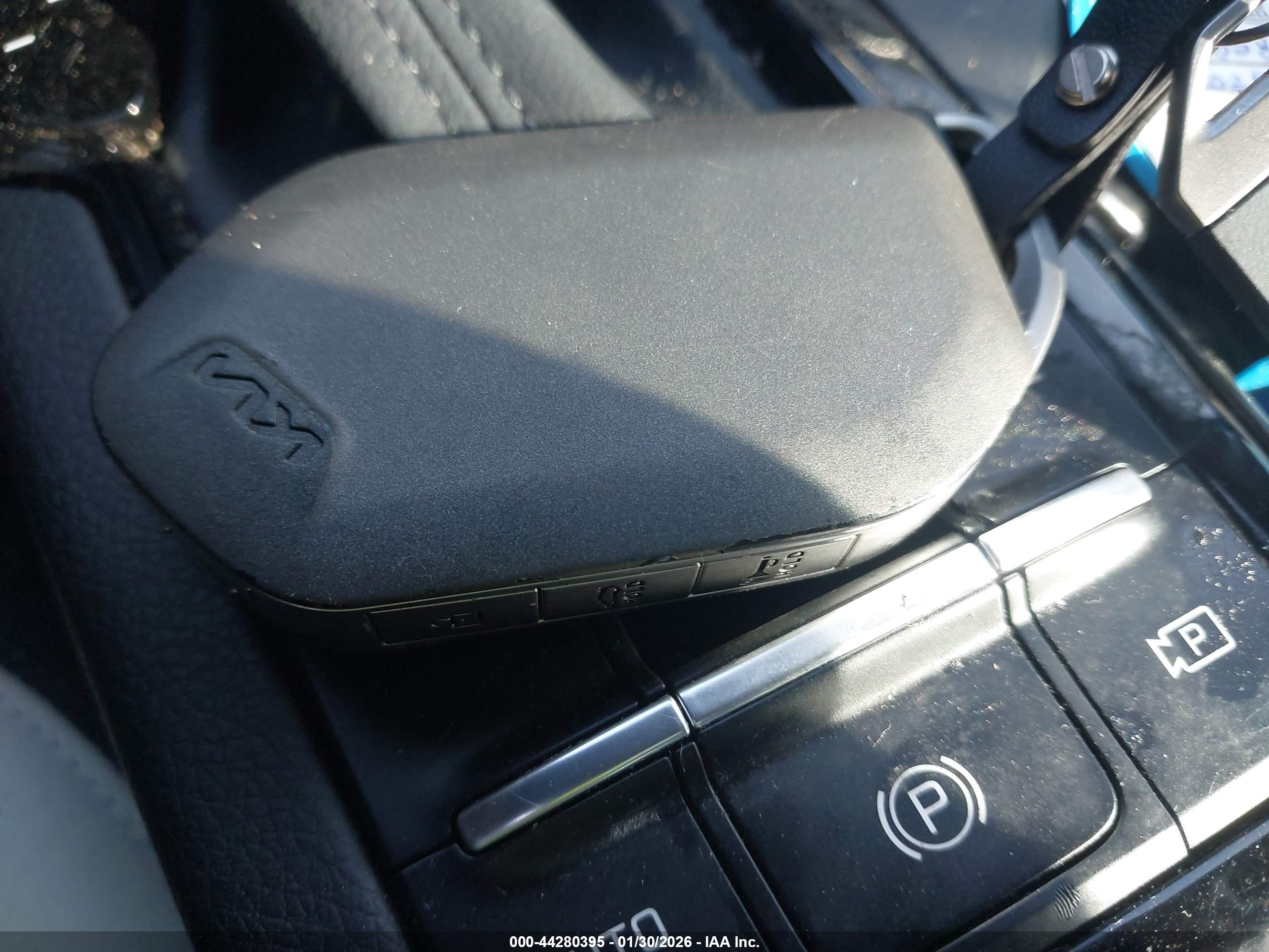 KIA K5 image 11