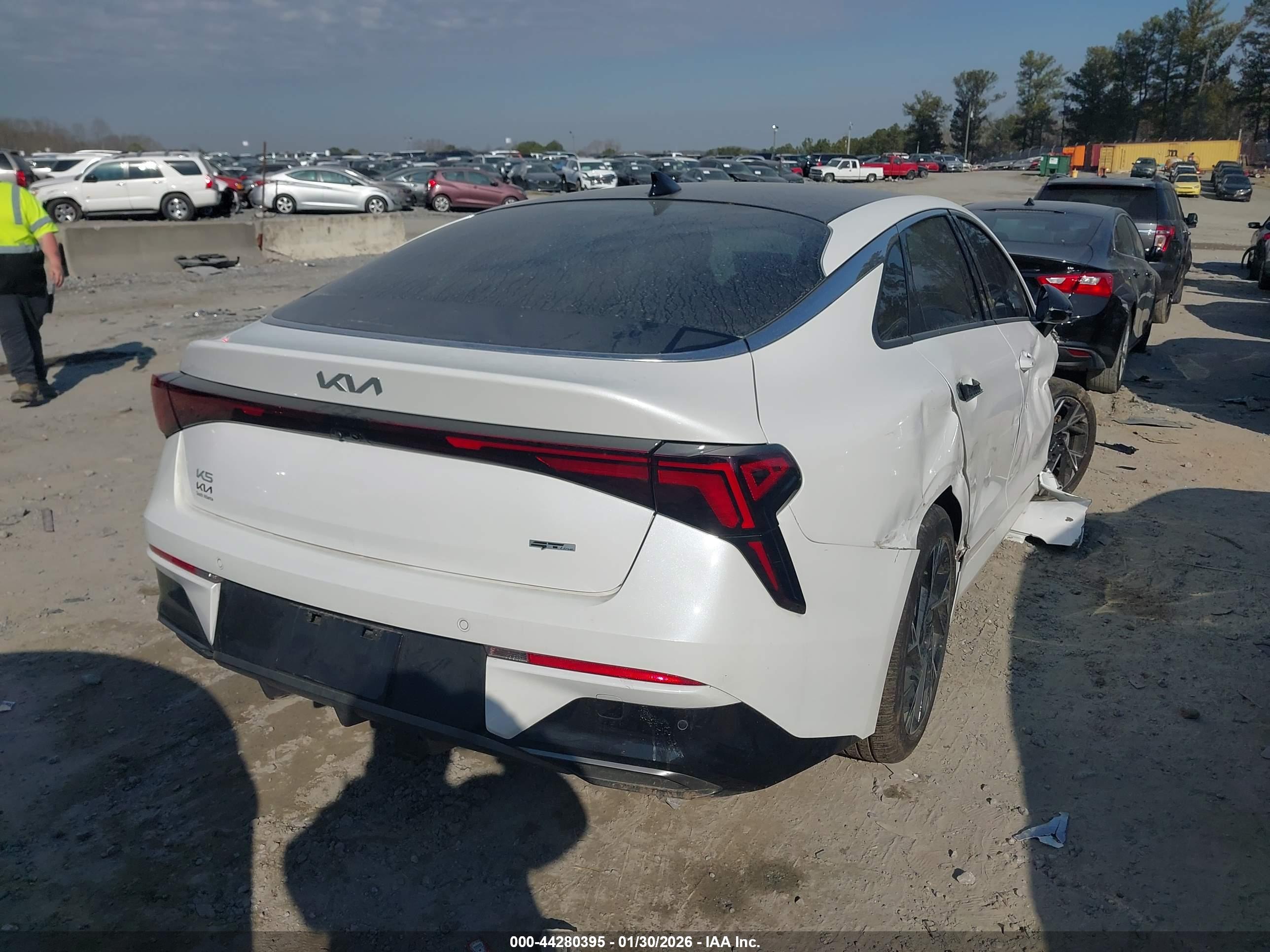 KIA K5 image 4