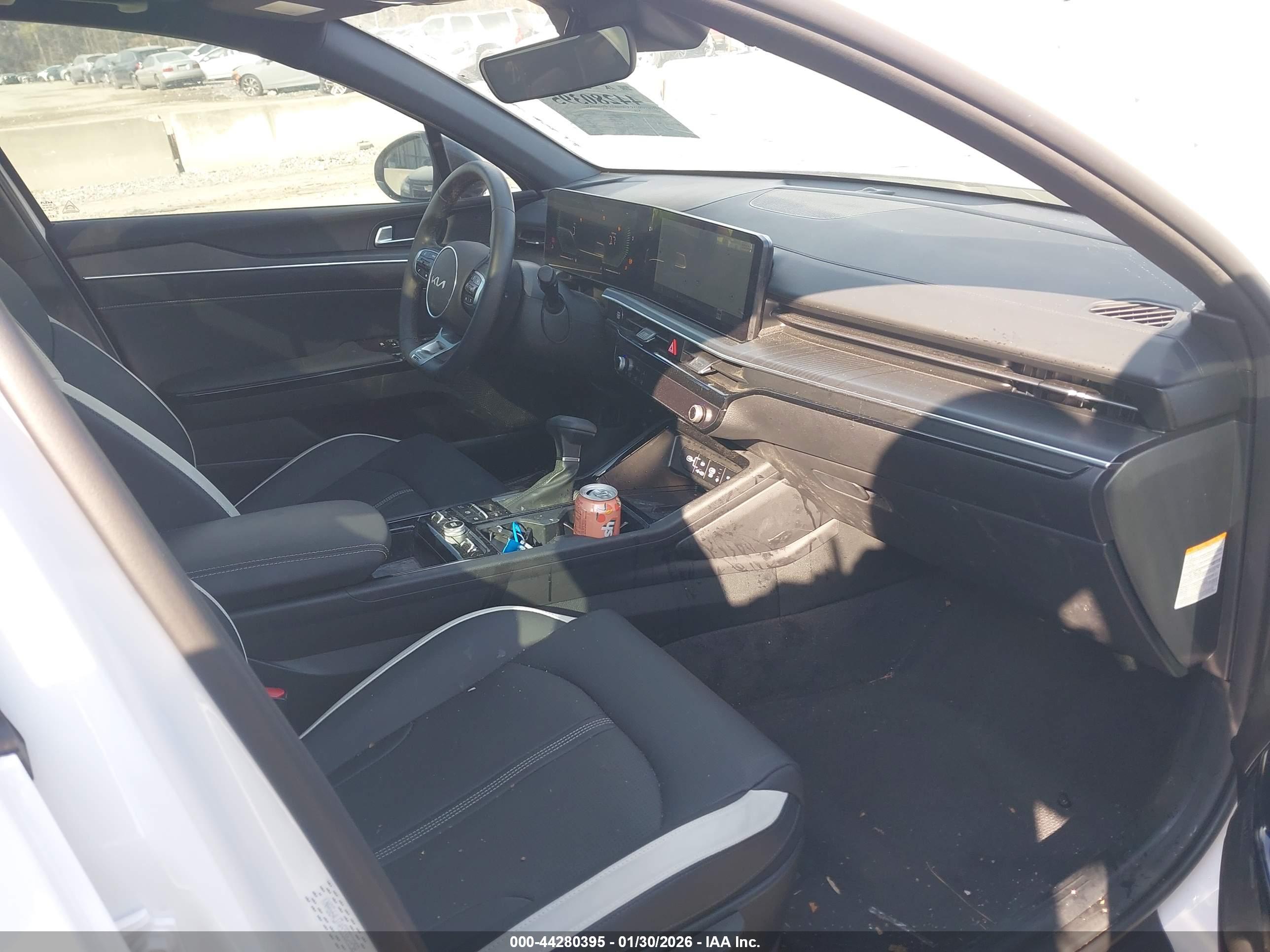 KIA K5 image 5