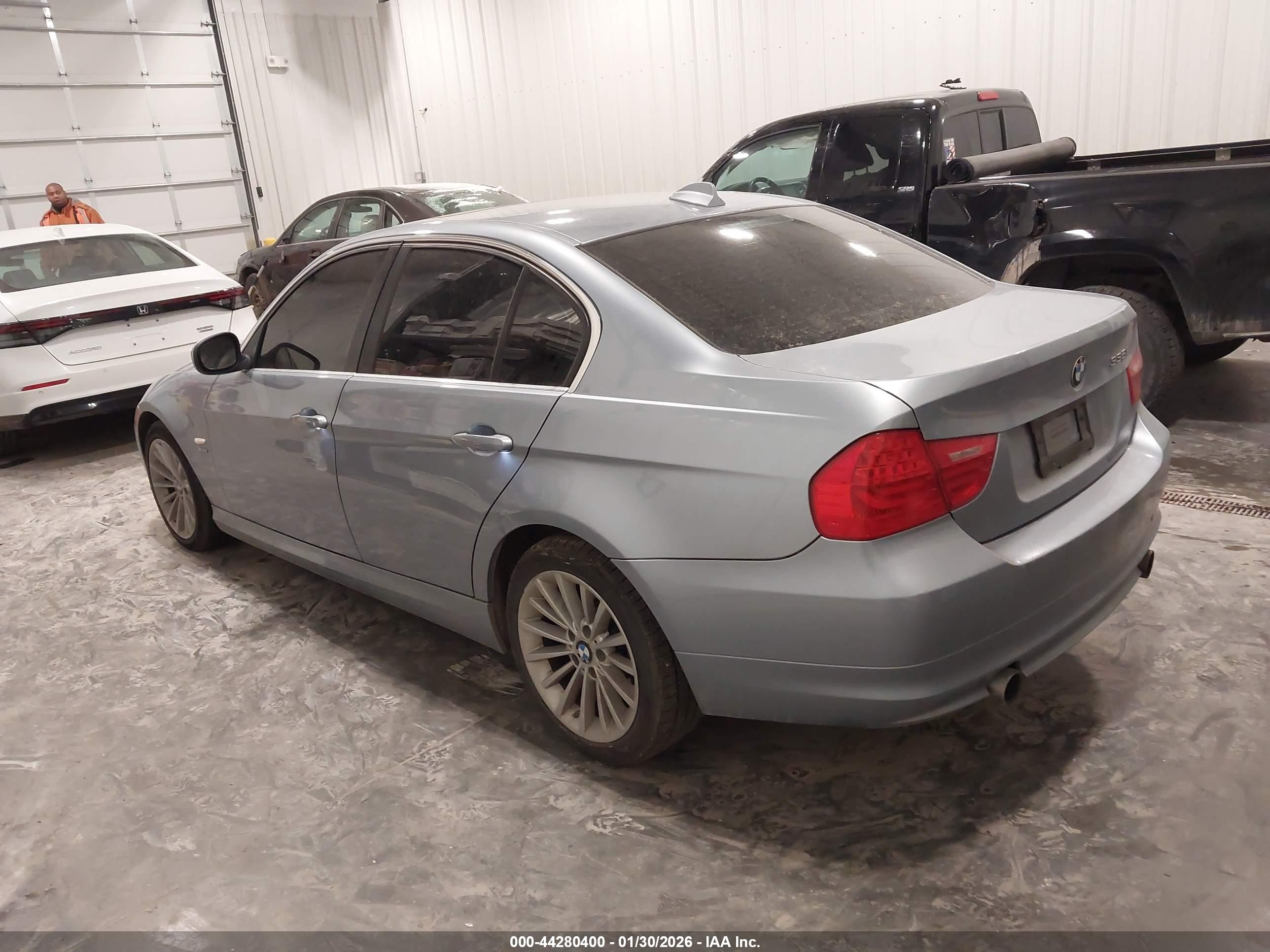 BMW 335I image 3