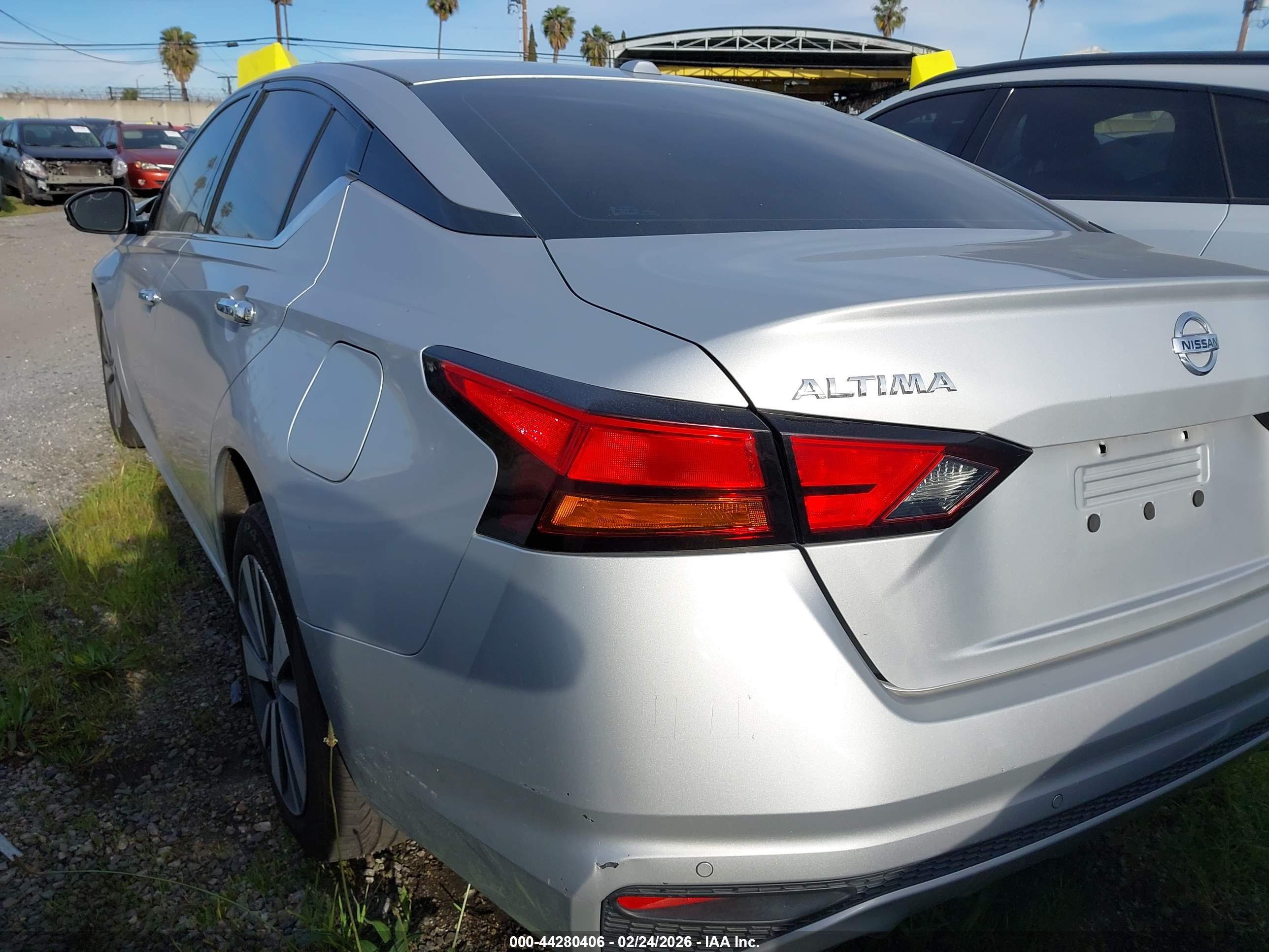 NISSAN ALTIMA image 3