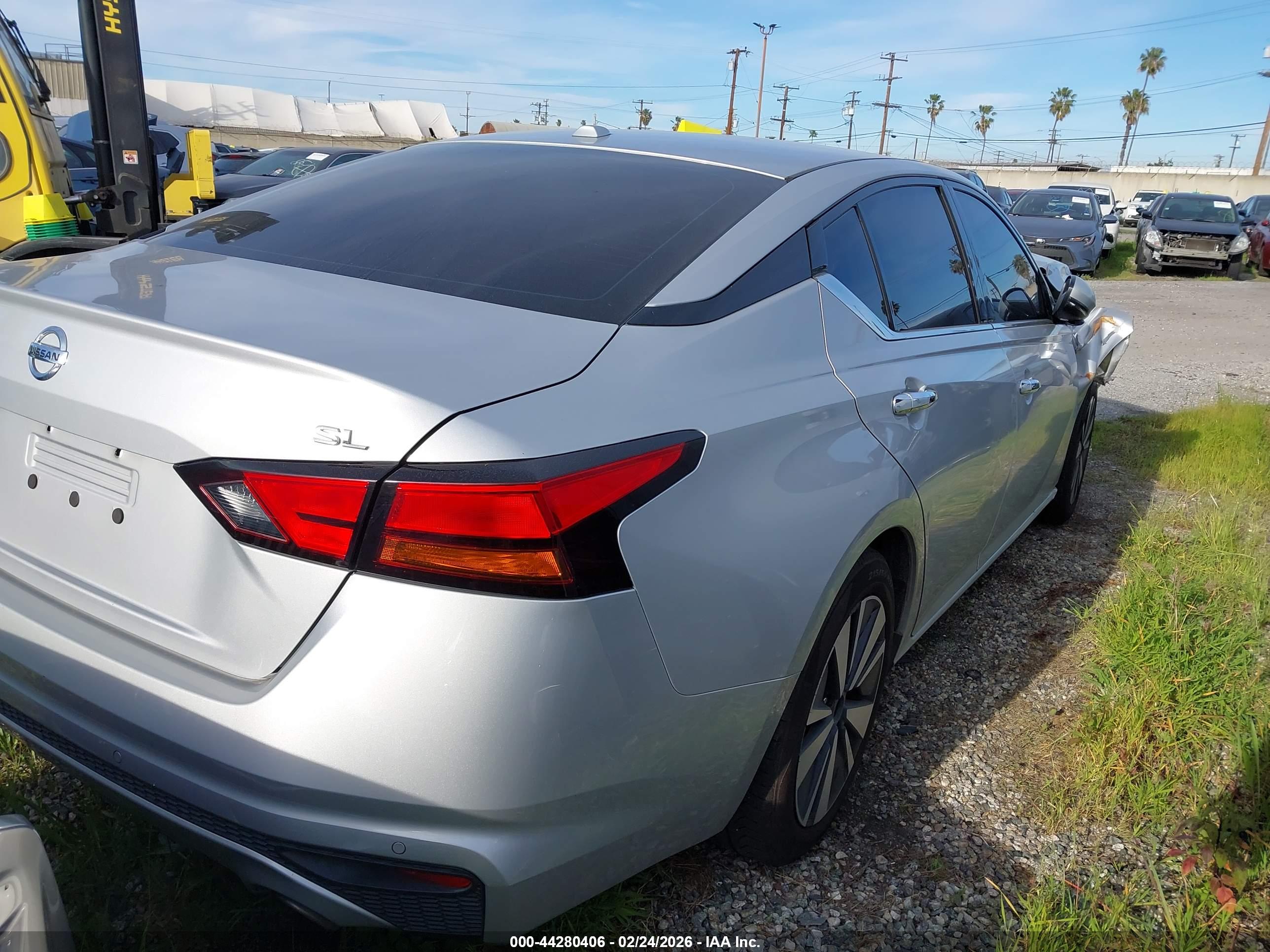 NISSAN ALTIMA image 4