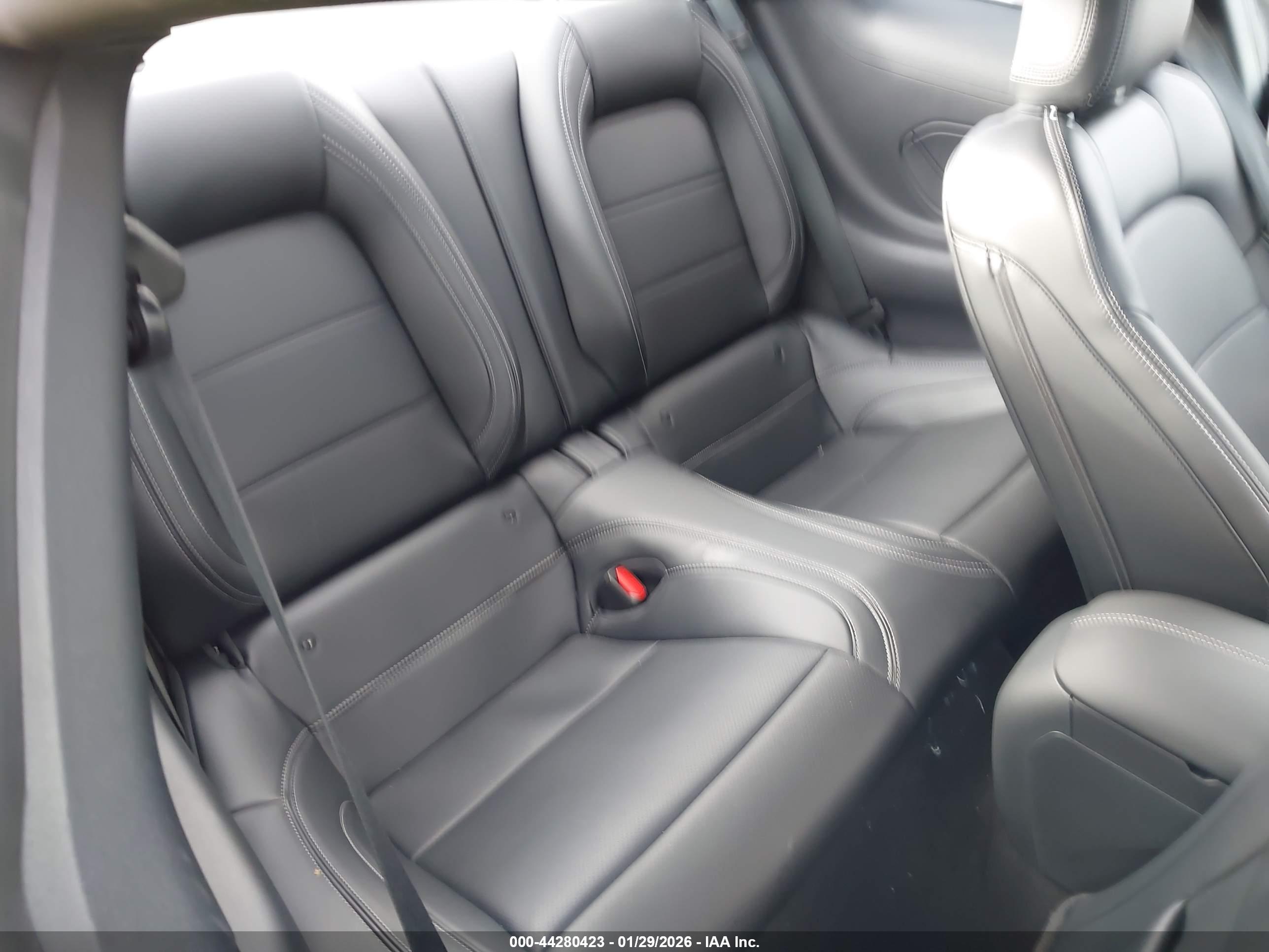 FORD MUSTANG image 8