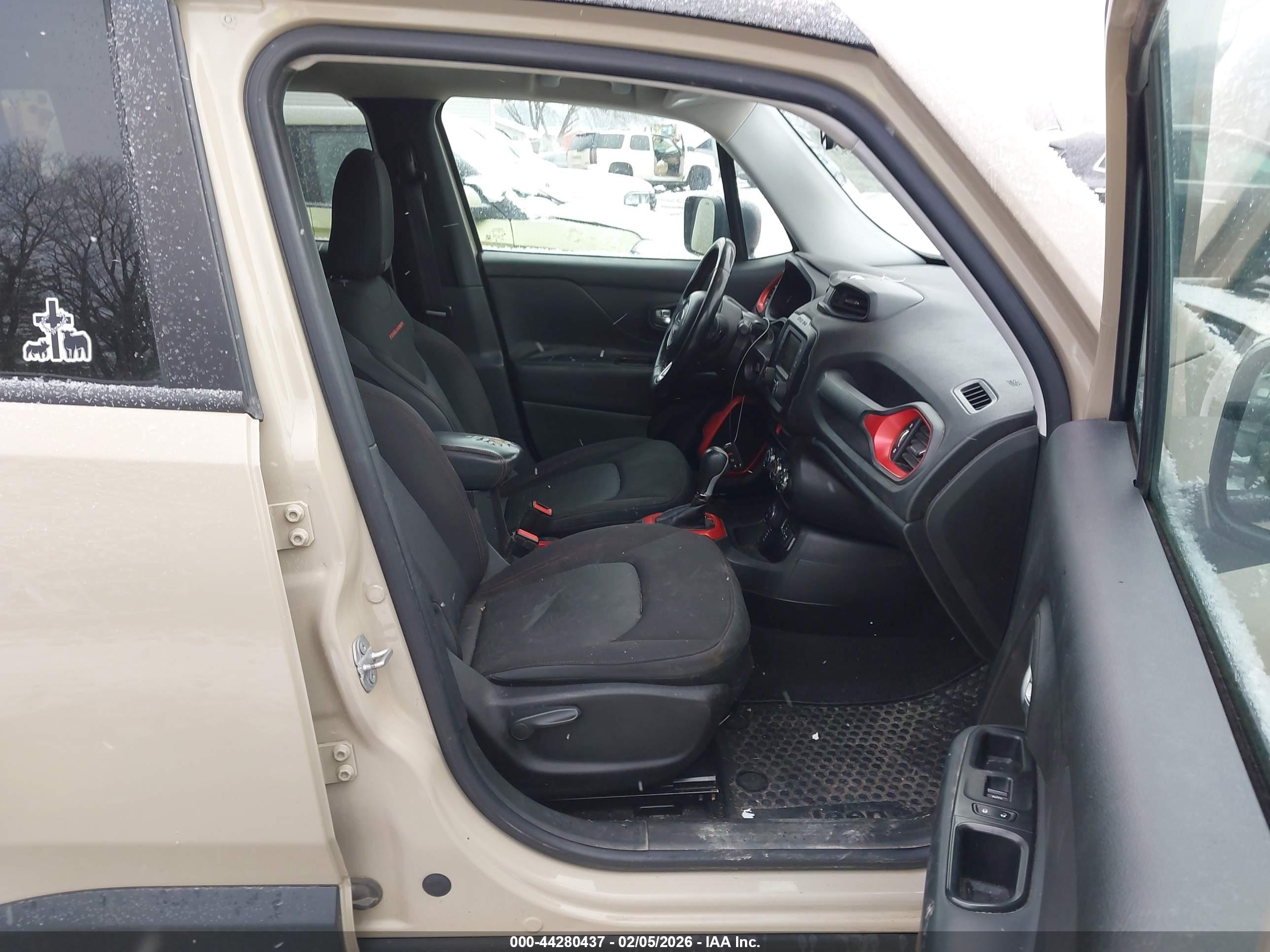 JEEP RENEGADE image 5