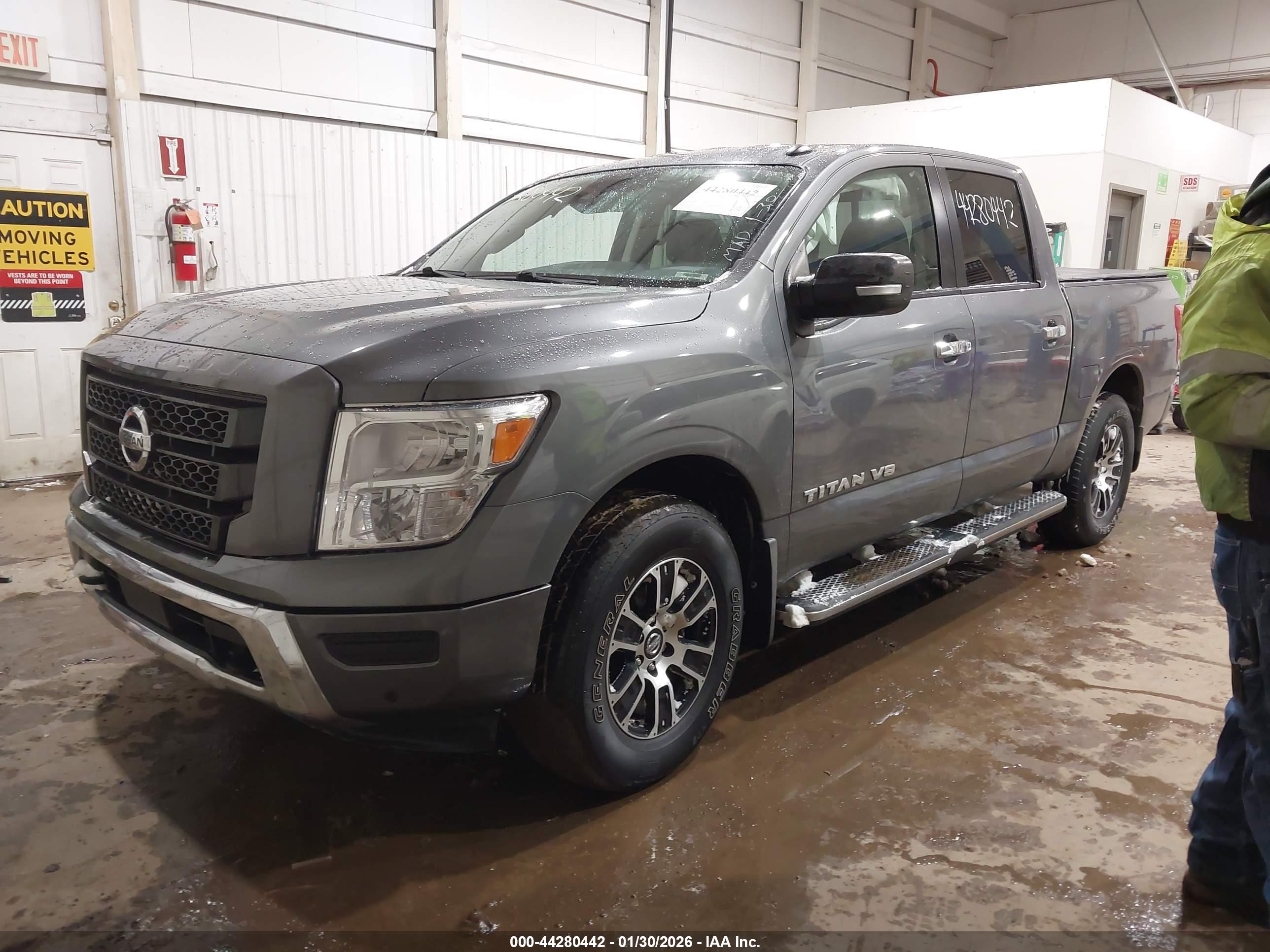 NISSAN TITAN image 2