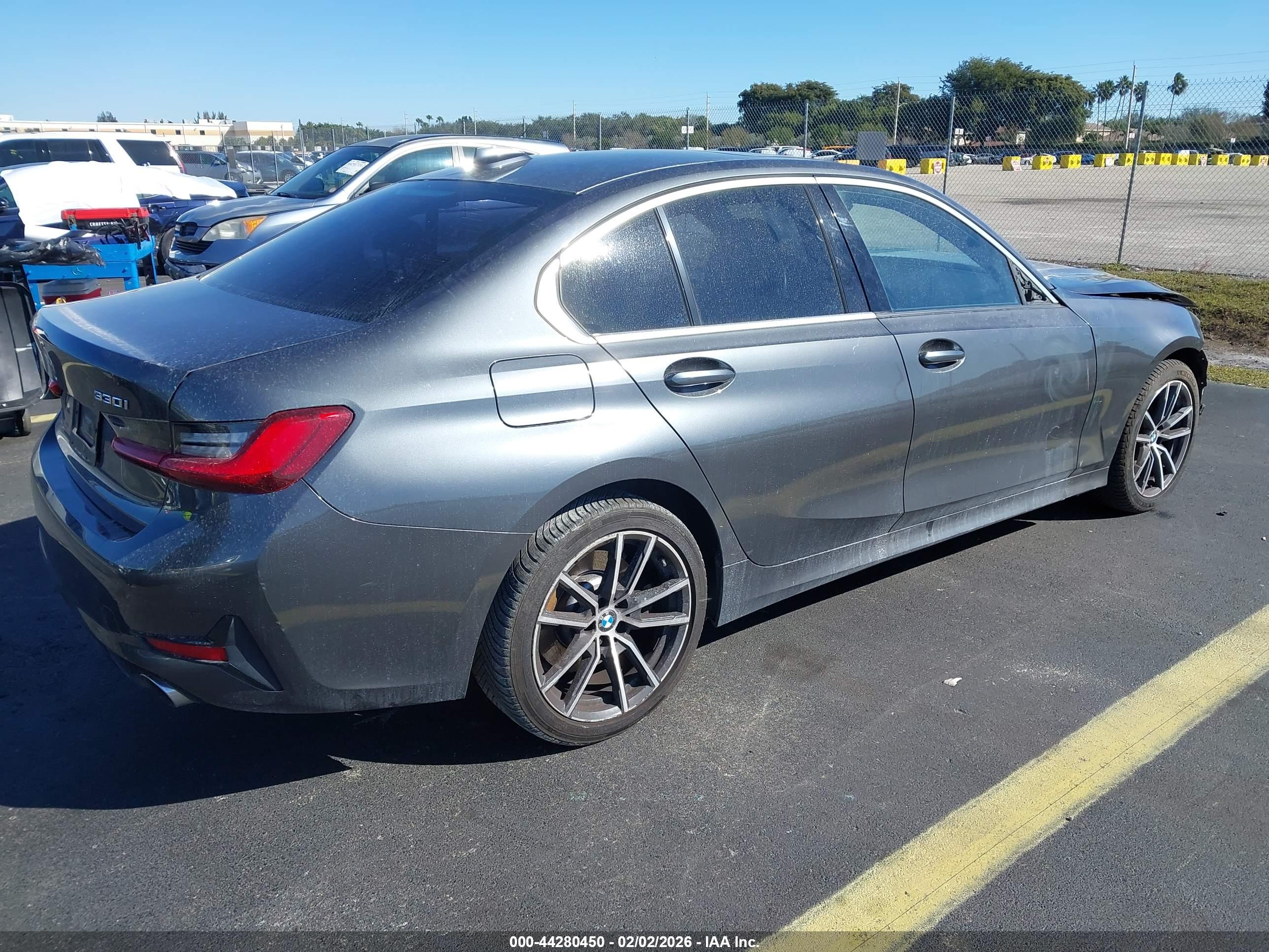 BMW 330I image 4