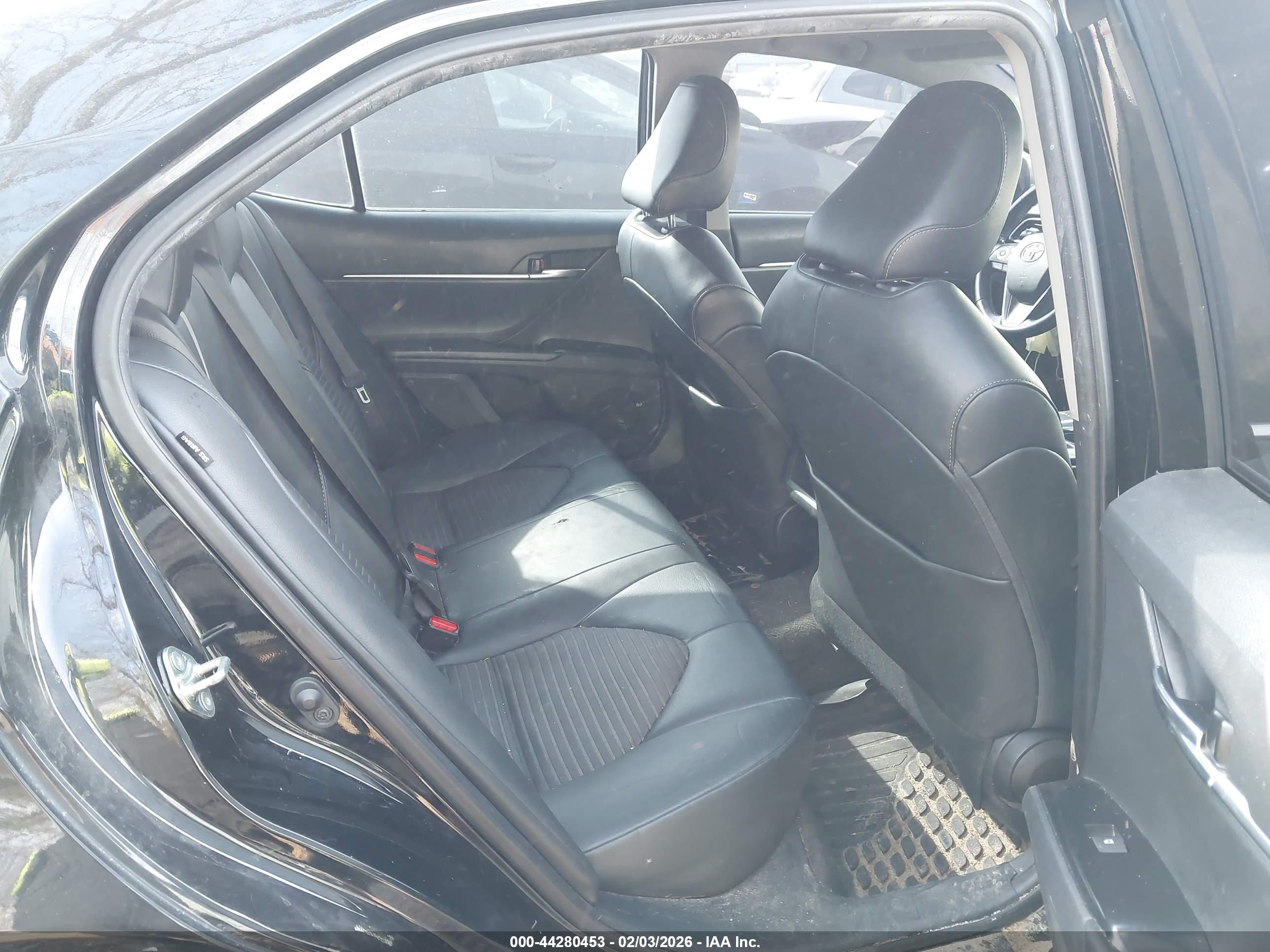 TOYOTA CAMRY image 8