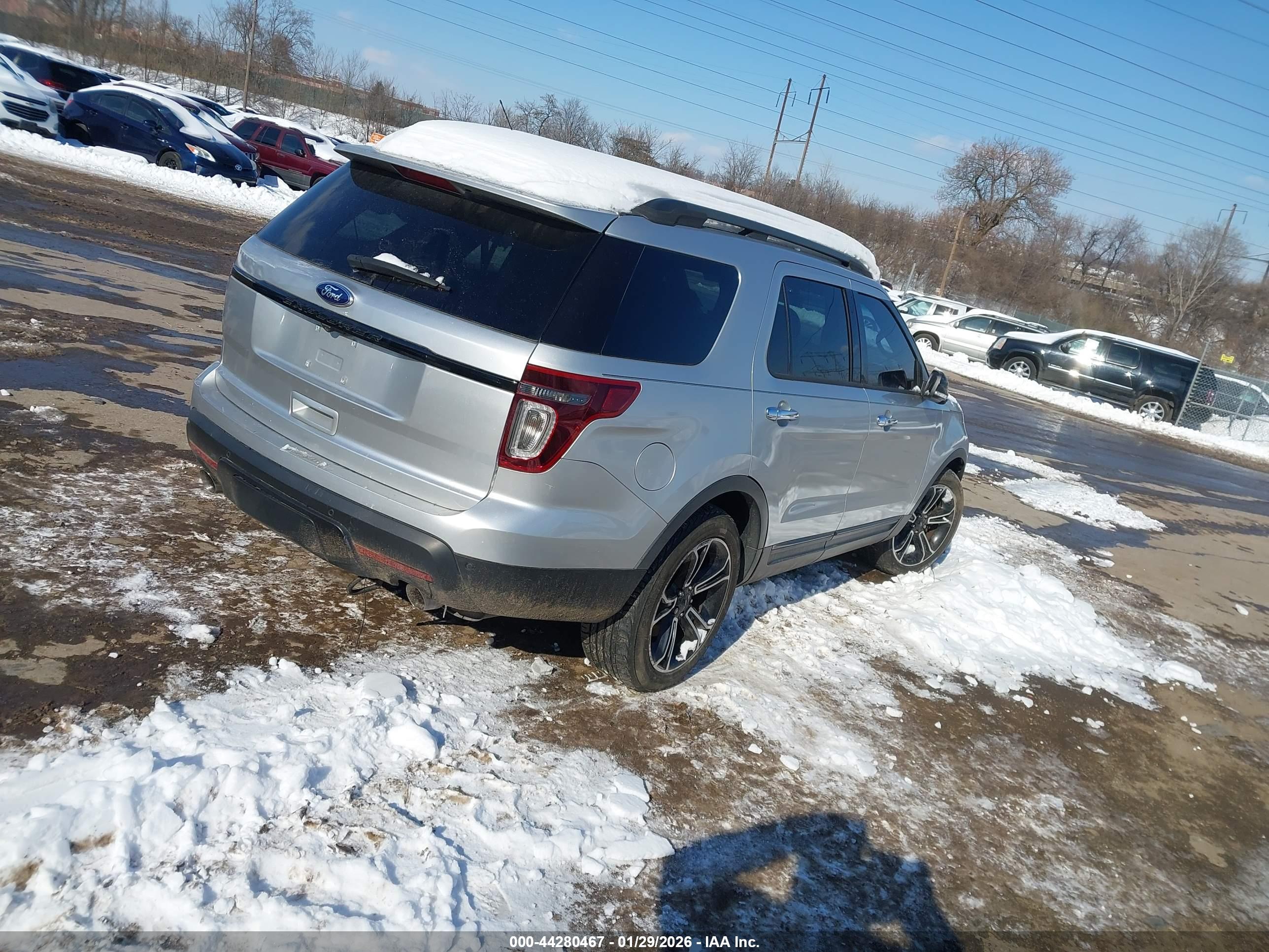 FORD EXPLORER image 4