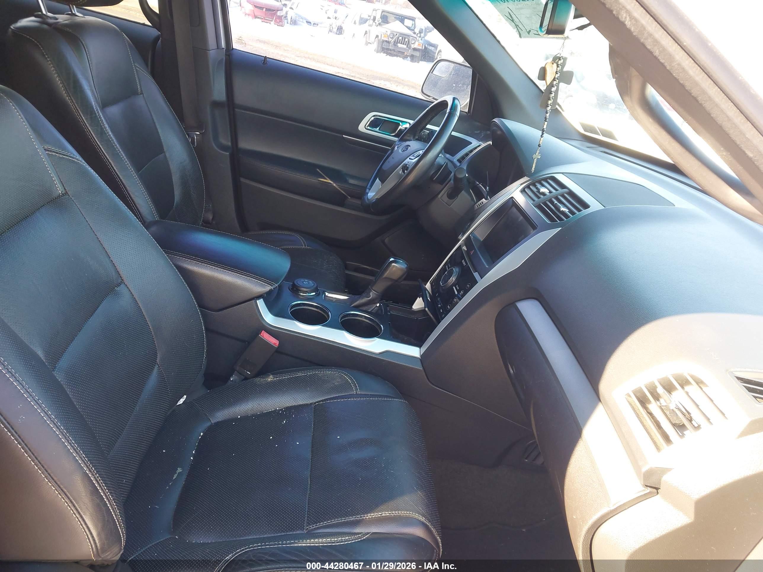 FORD EXPLORER image 5