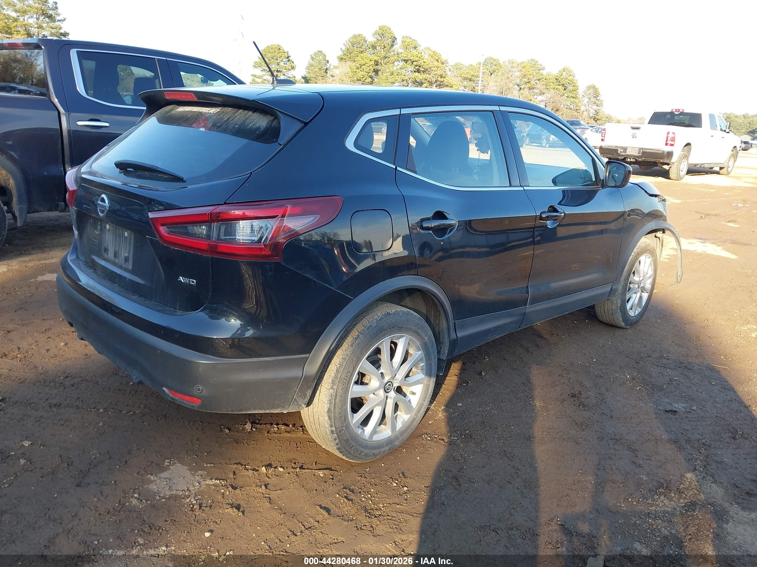 NISSAN ROGUE image 4