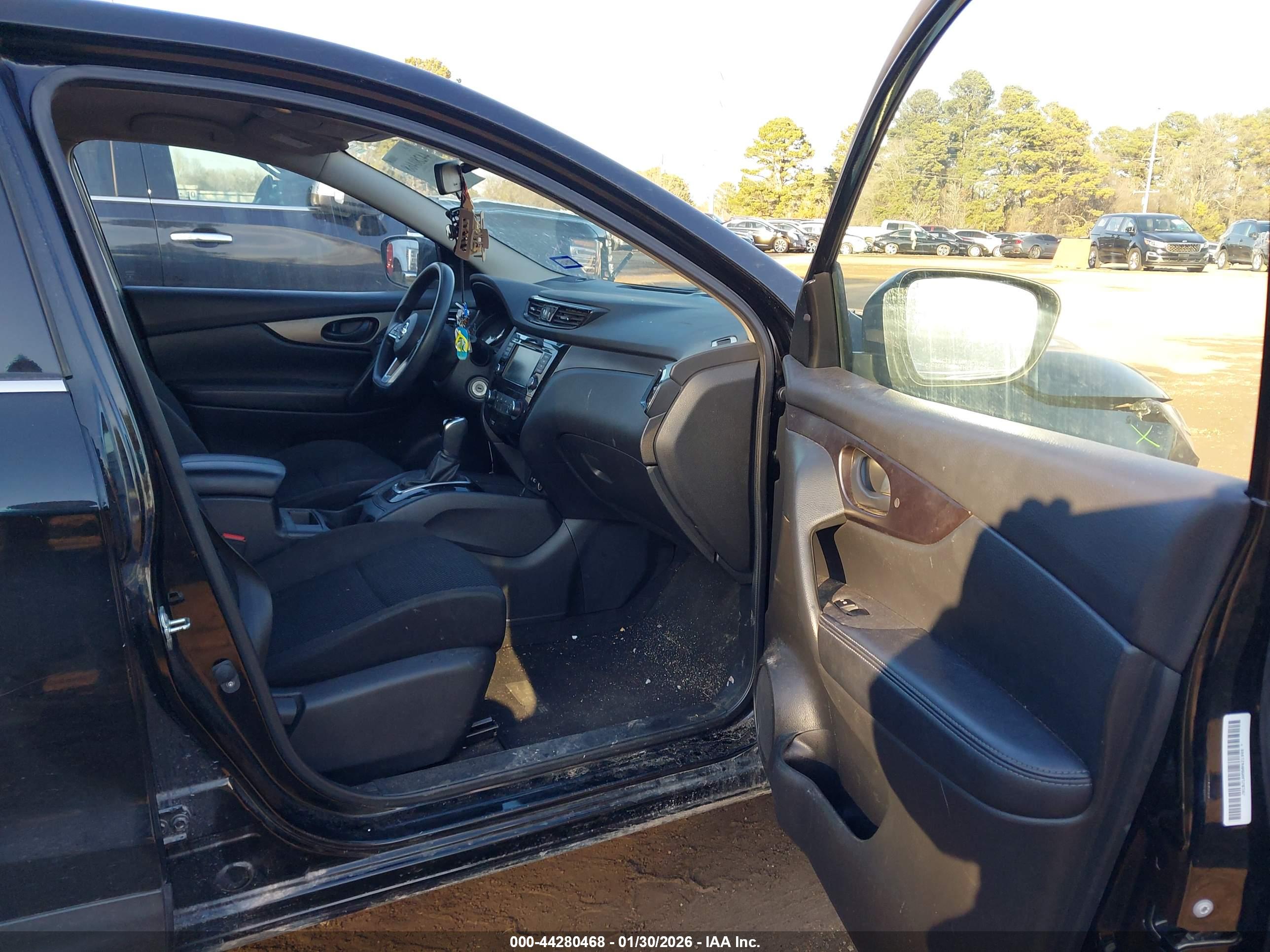 NISSAN ROGUE image 5