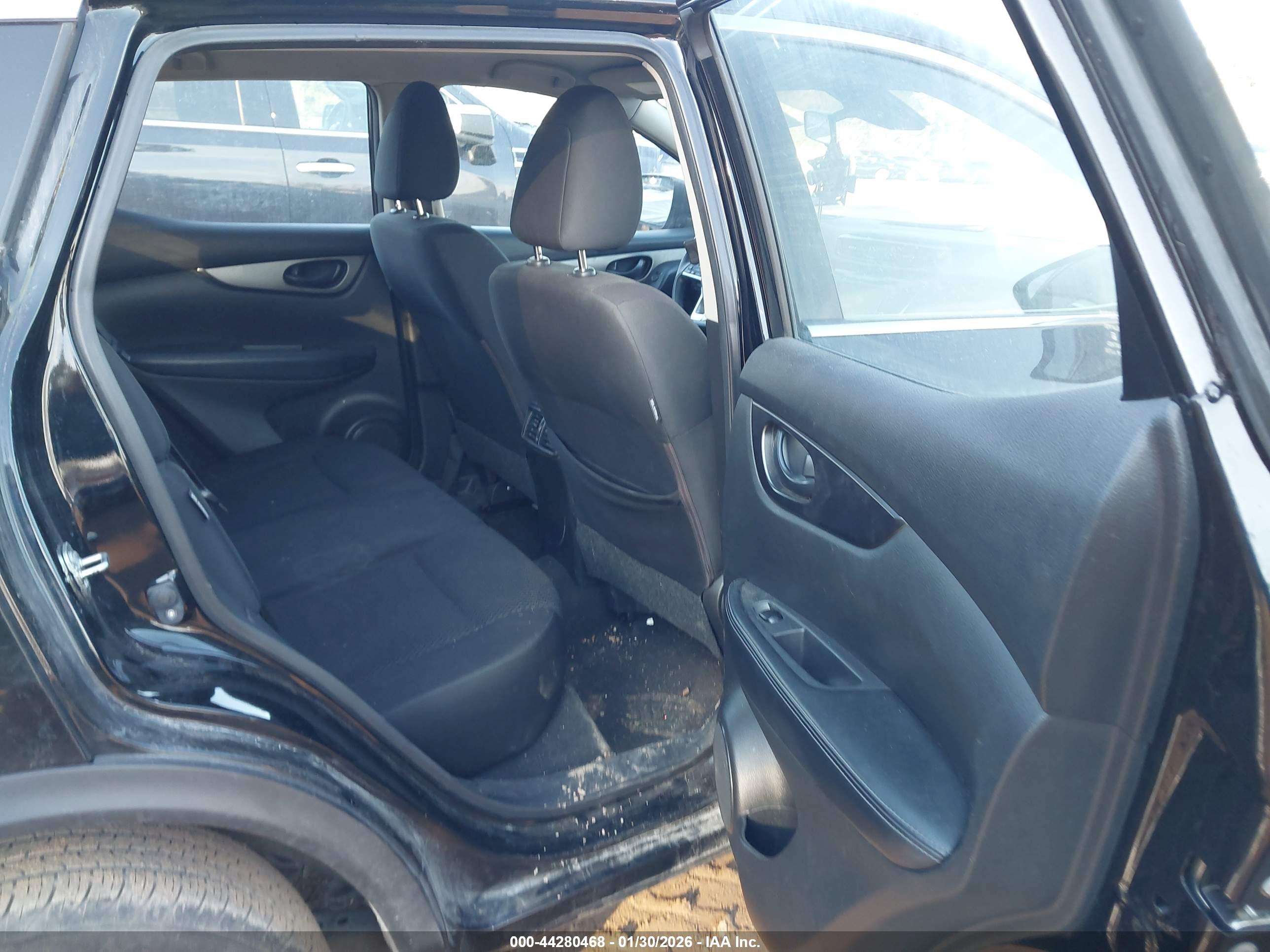 NISSAN ROGUE image 8