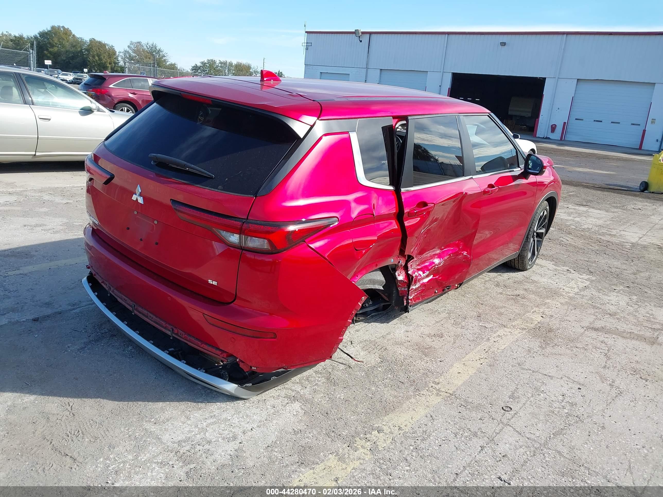 MITSUBISHI OUTLANDER image 4