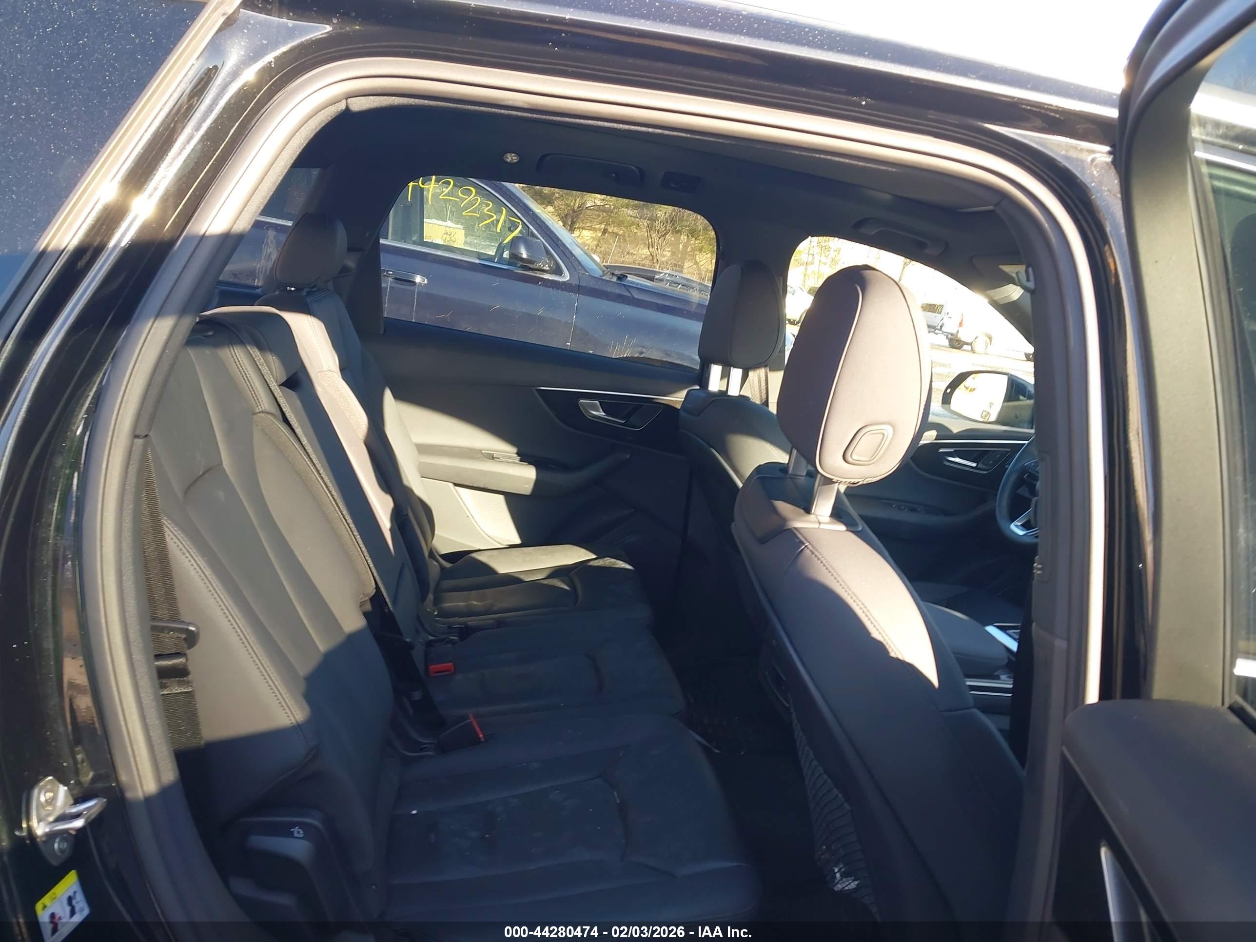 AUDI Q7 image 8