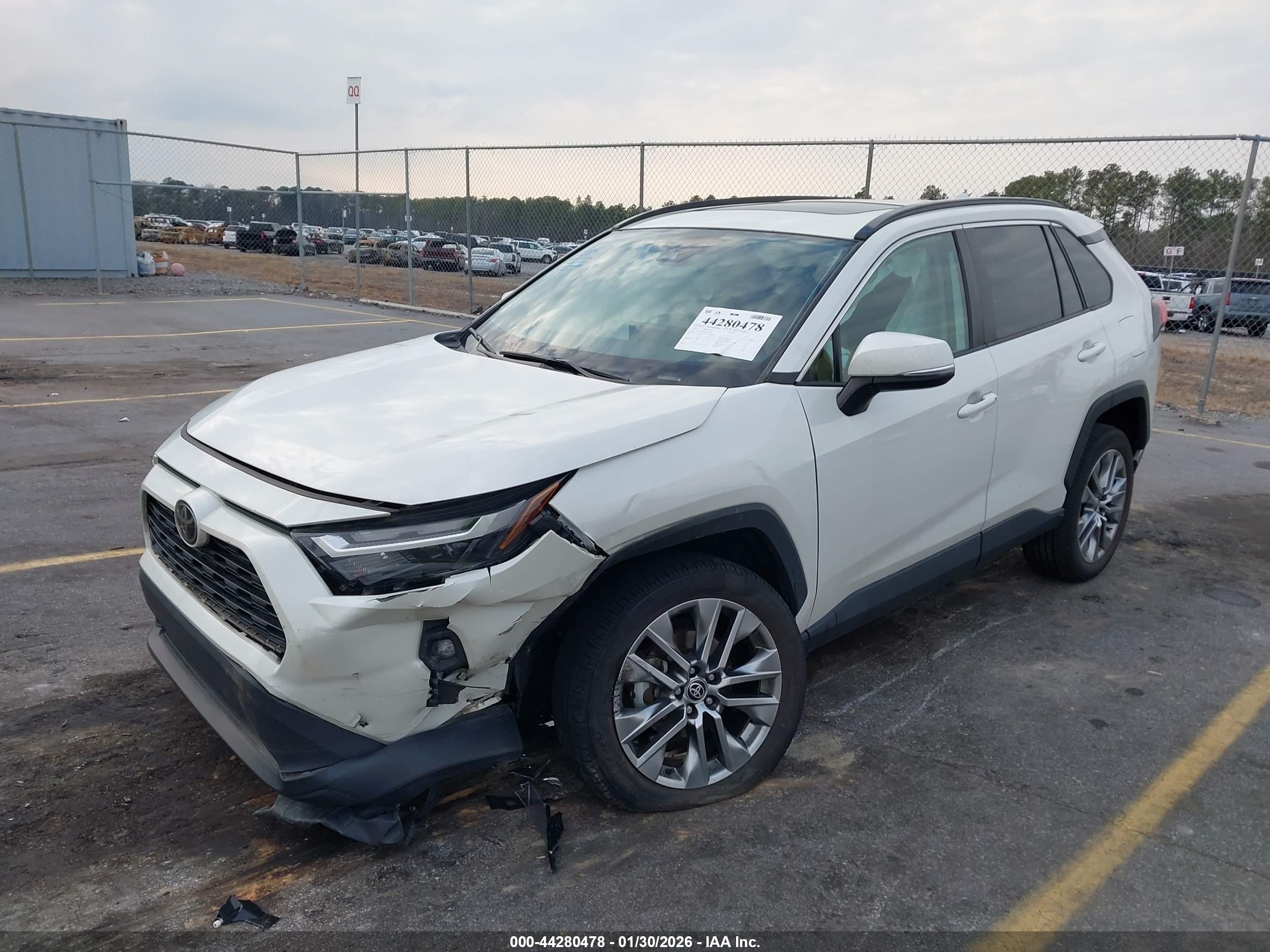 TOYOTA RAV4 image 2