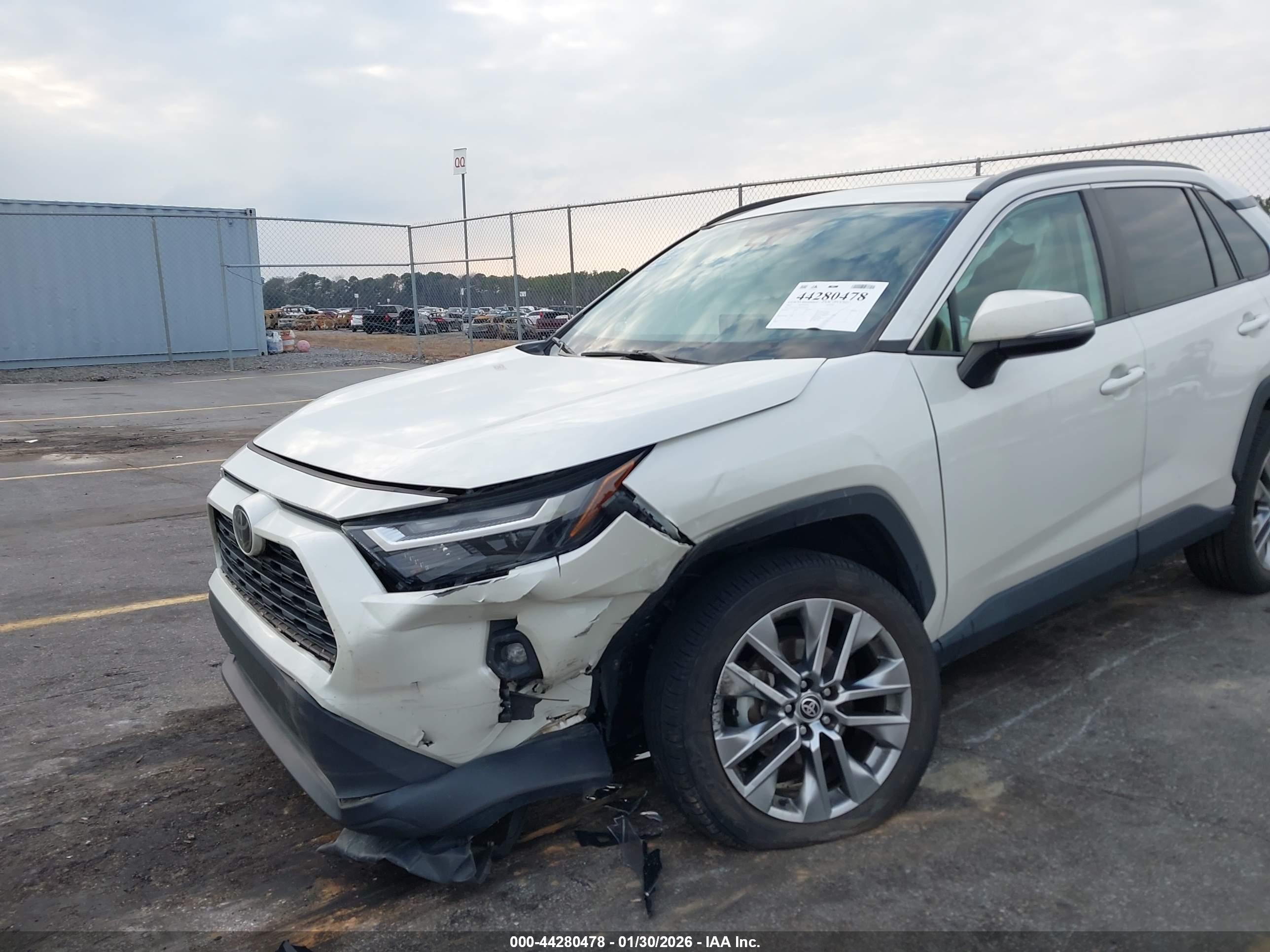 TOYOTA RAV4 image 6