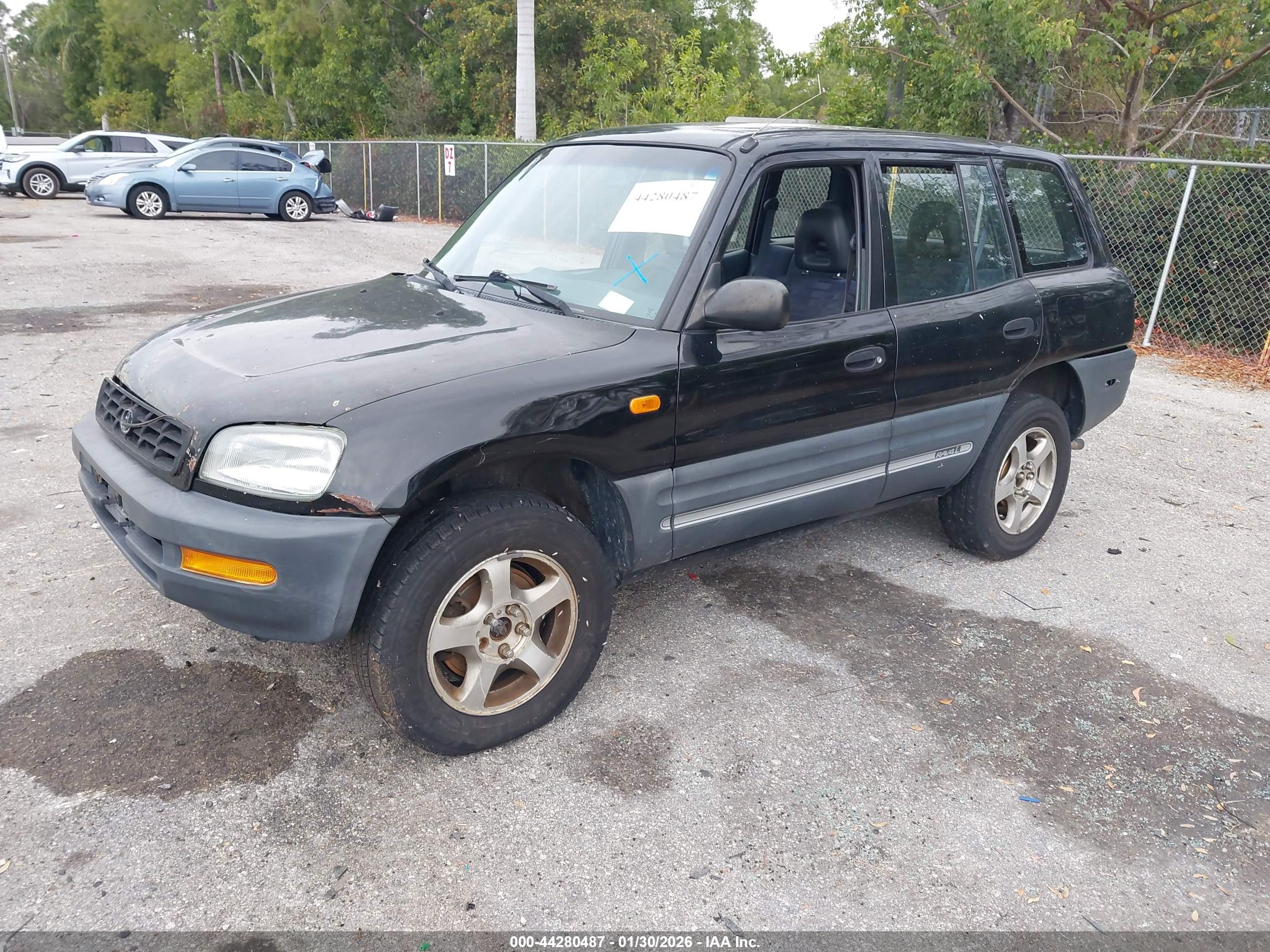 TOYOTA RAV4 image 2