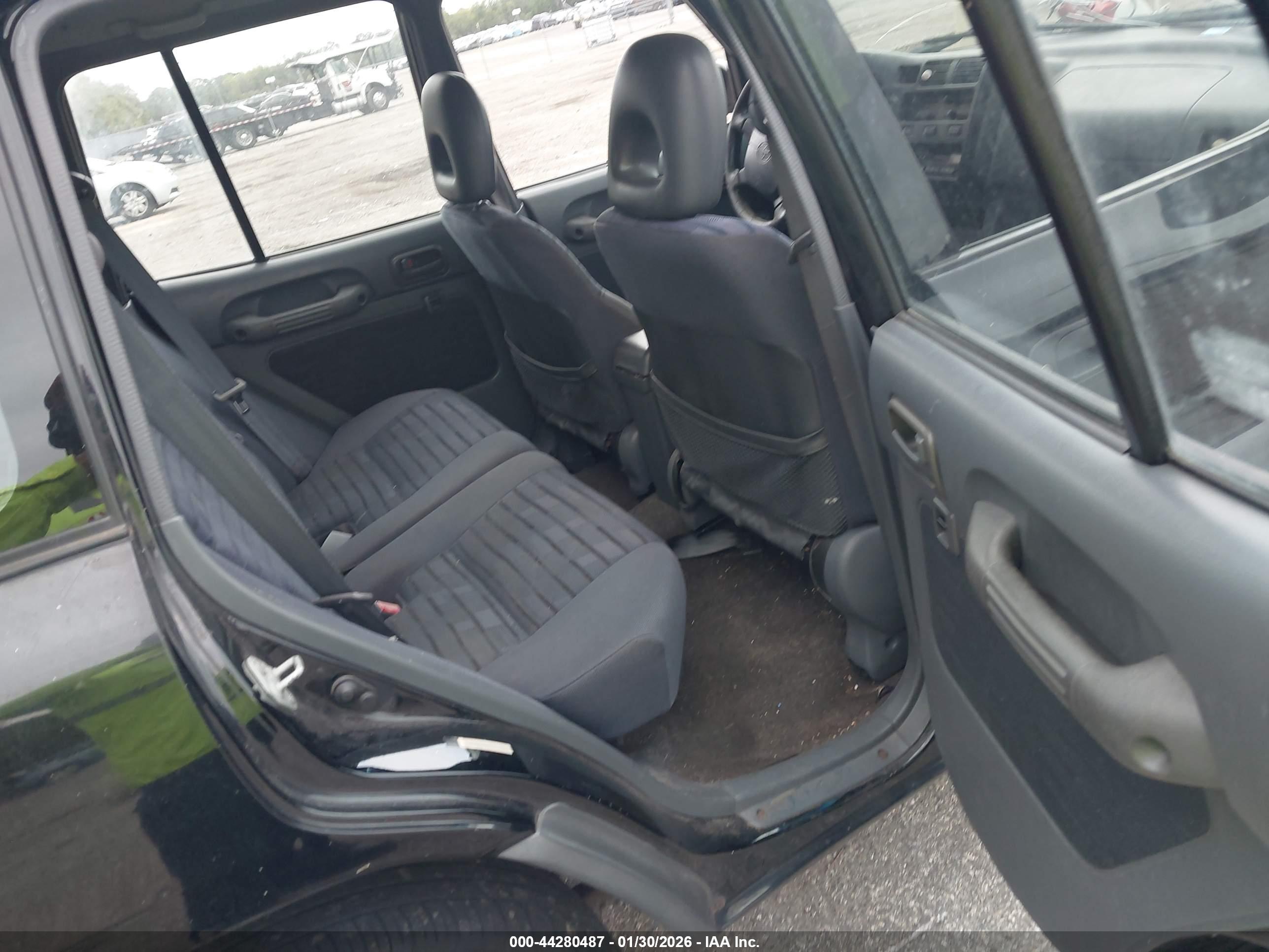 TOYOTA RAV4 image 8