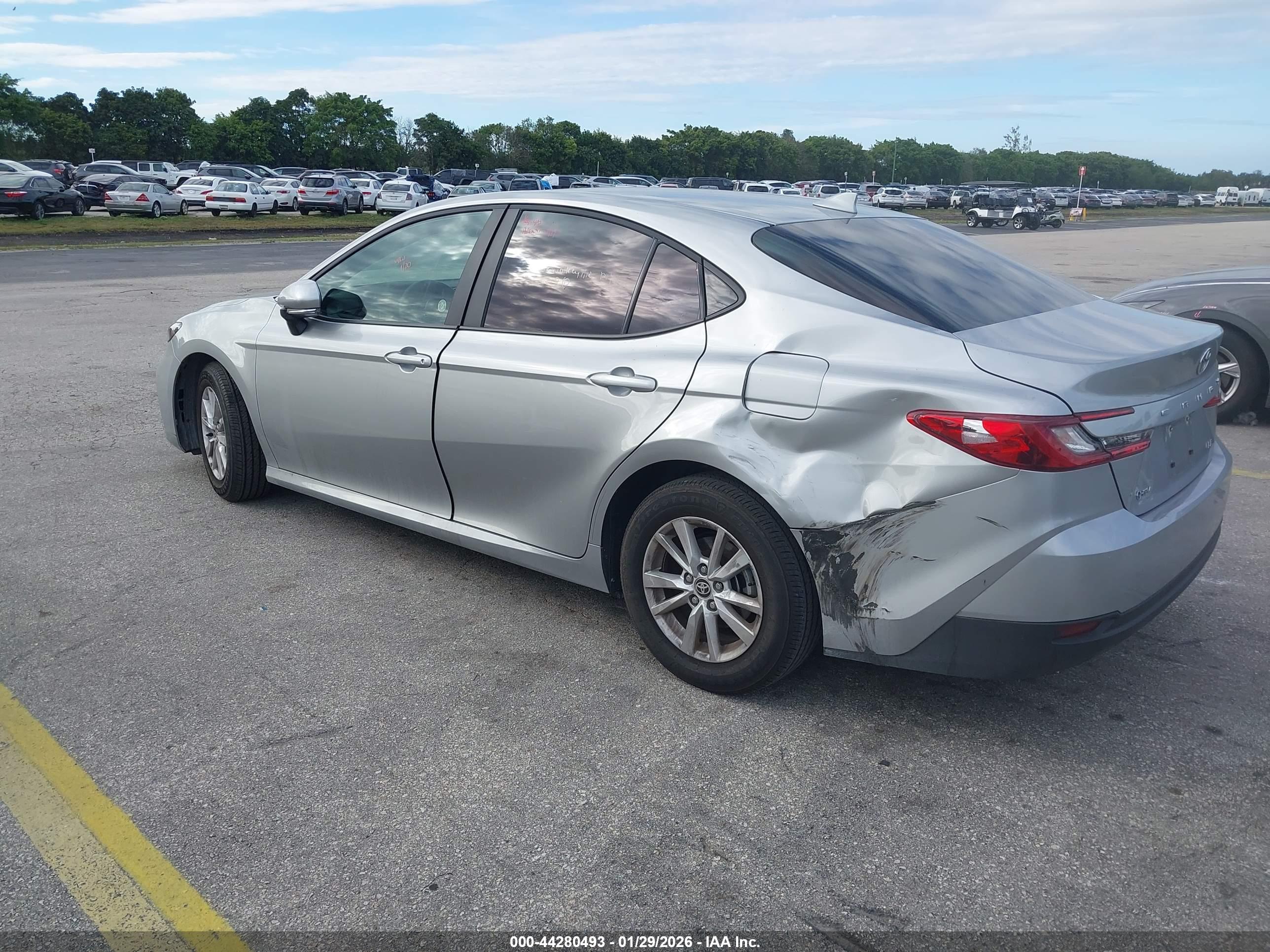 TOYOTA CAMRY image 3