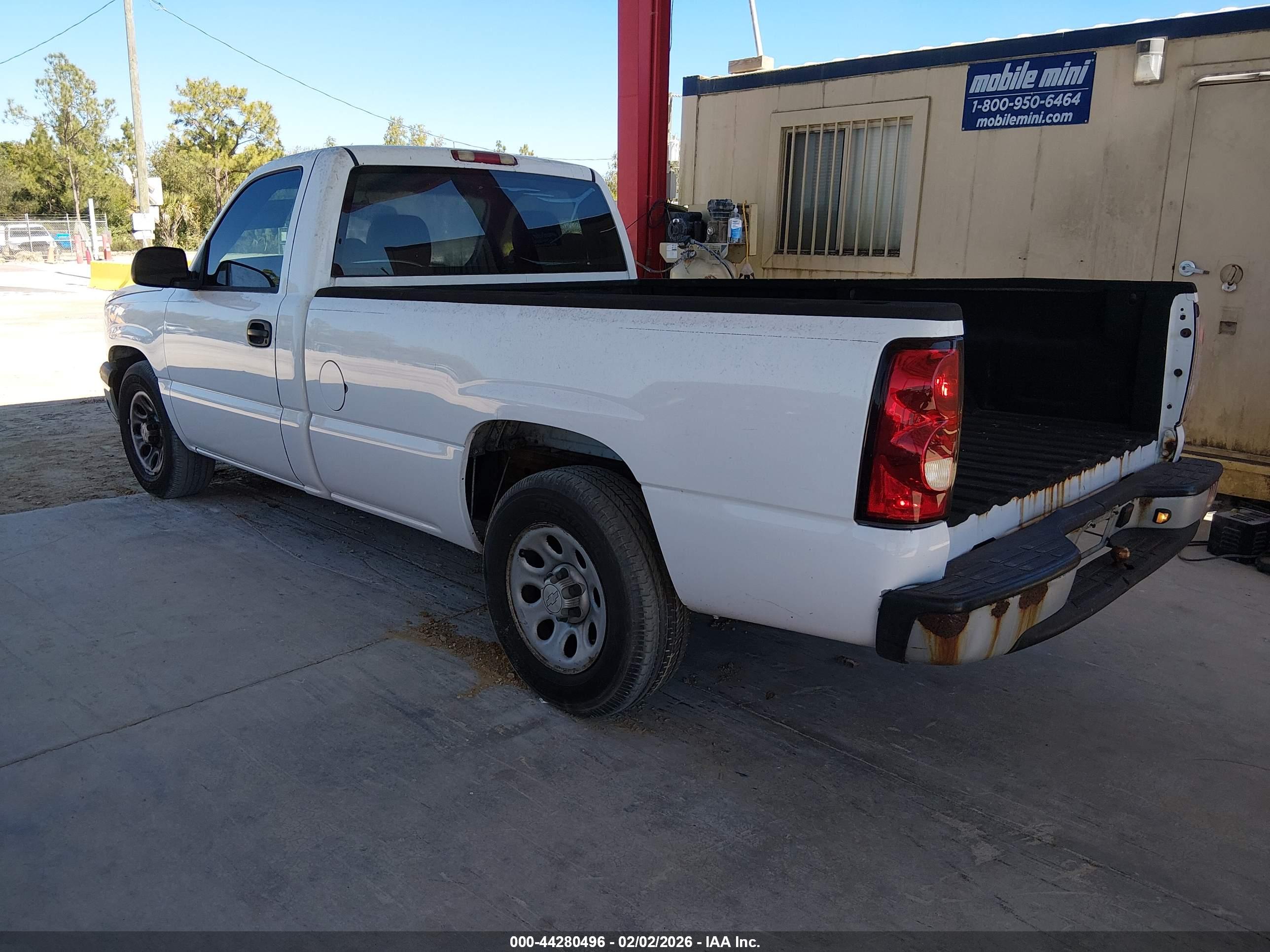 CHEVROLET SILVERADO image 3