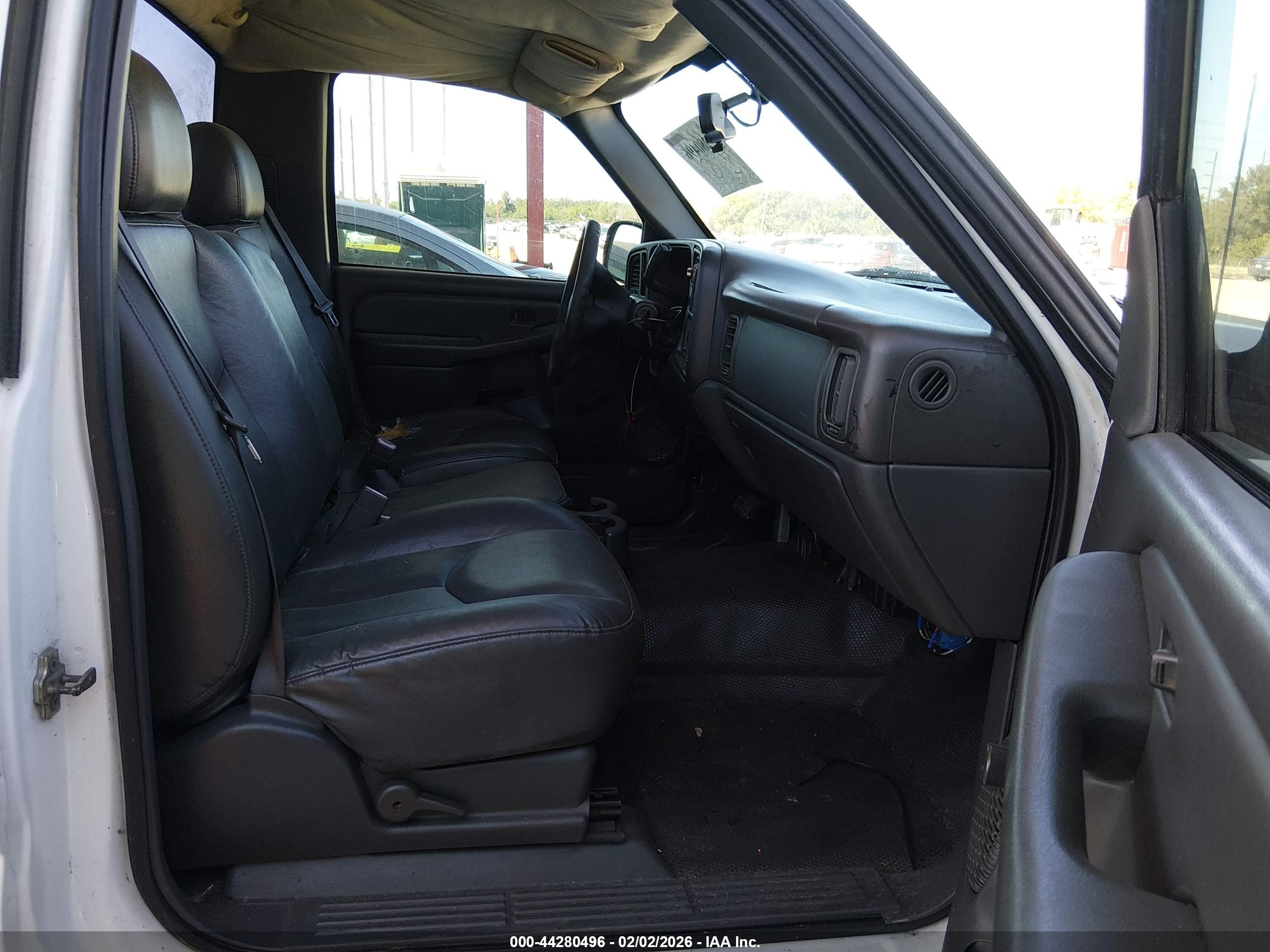 CHEVROLET SILVERADO image 5