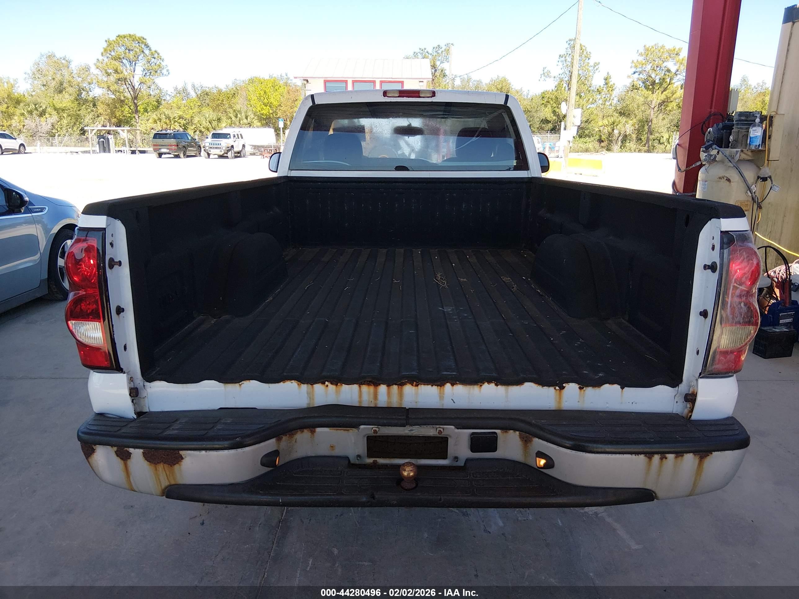 CHEVROLET SILVERADO image 6