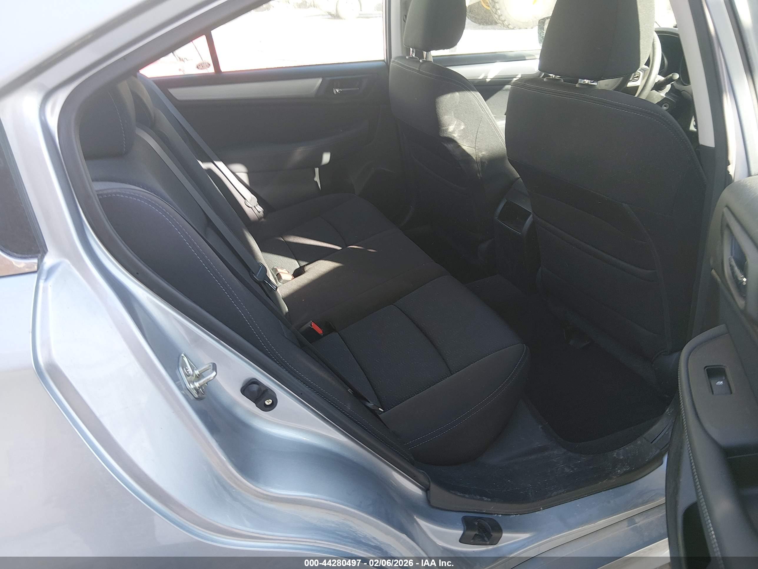 SUBARU LEGACY image 8