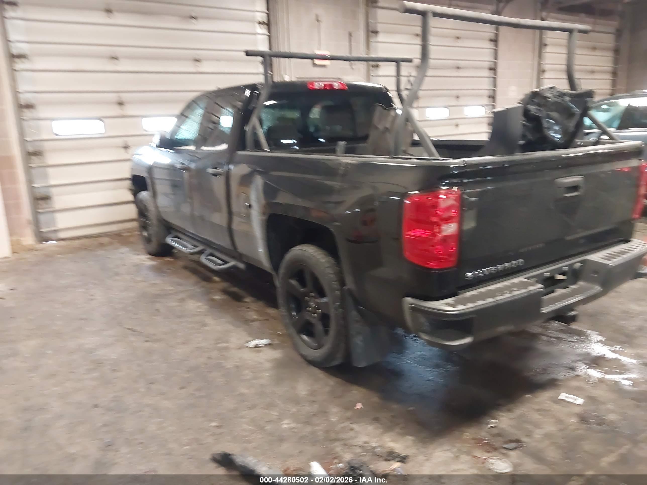 CHEVROLET SILVERADO image 3