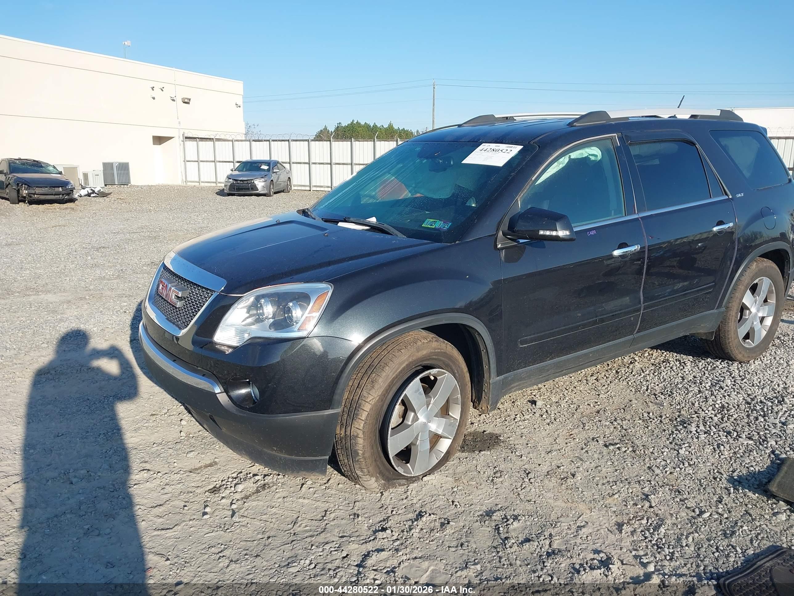 GMC ACADIA image 2