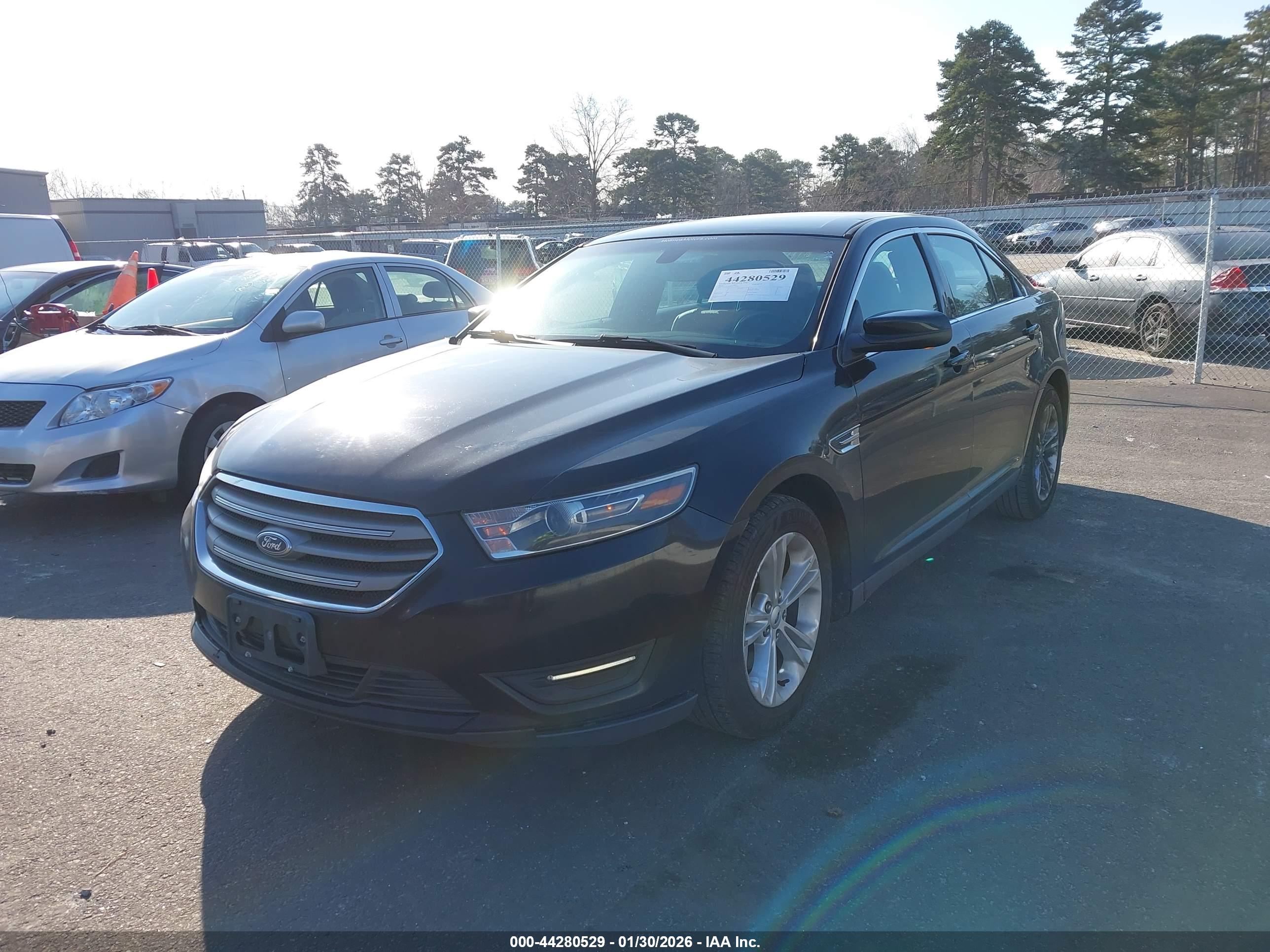 FORD TAURUS image 2