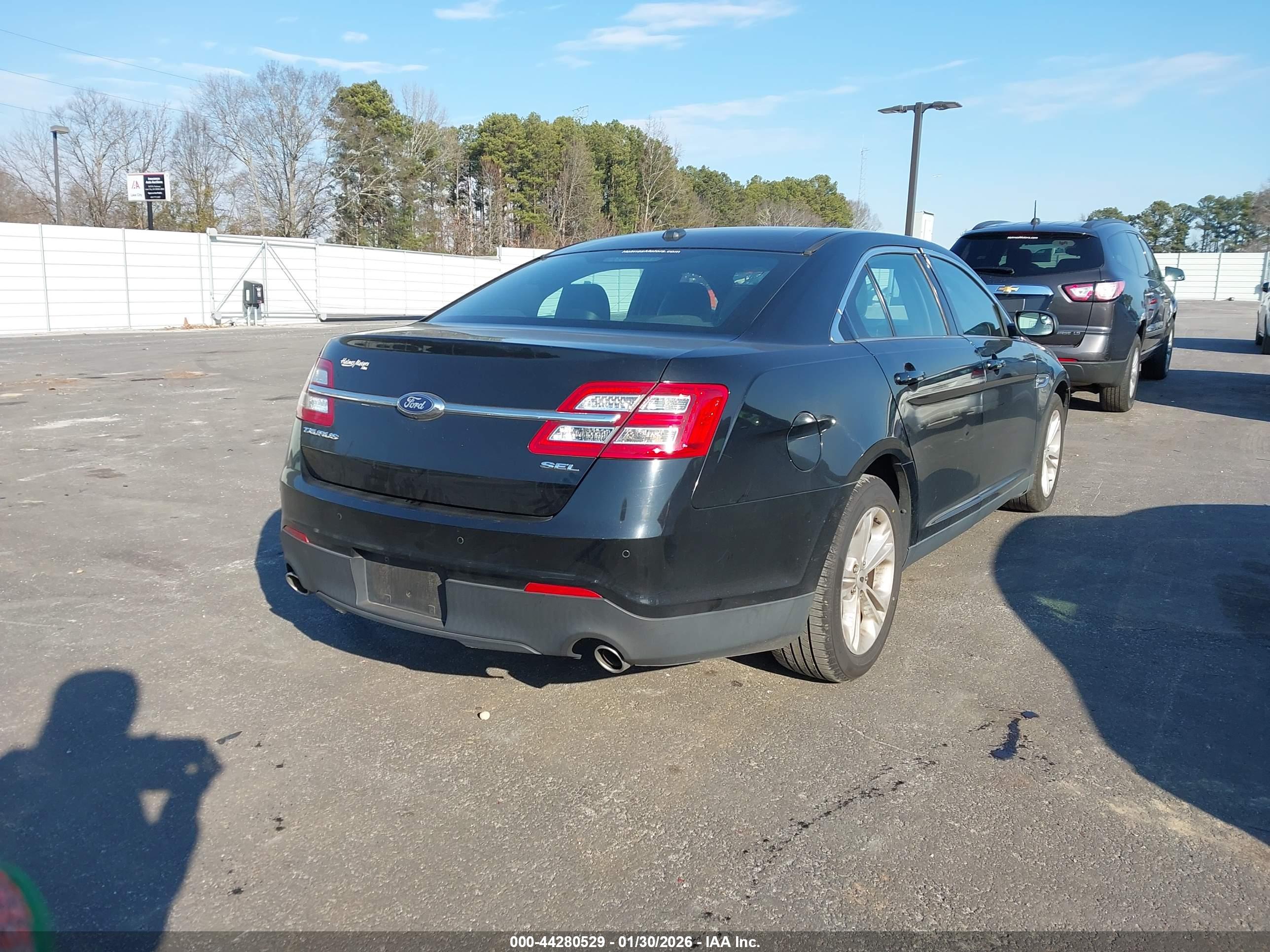 FORD TAURUS image 4