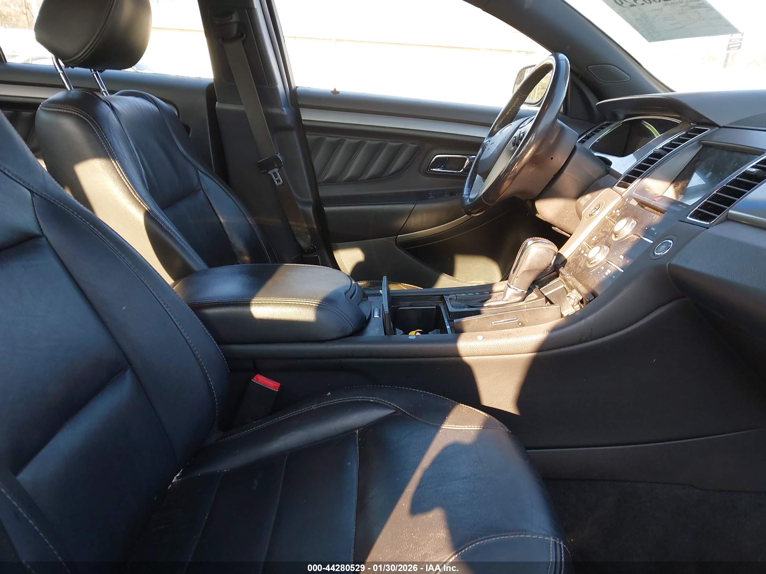 FORD TAURUS image 5
