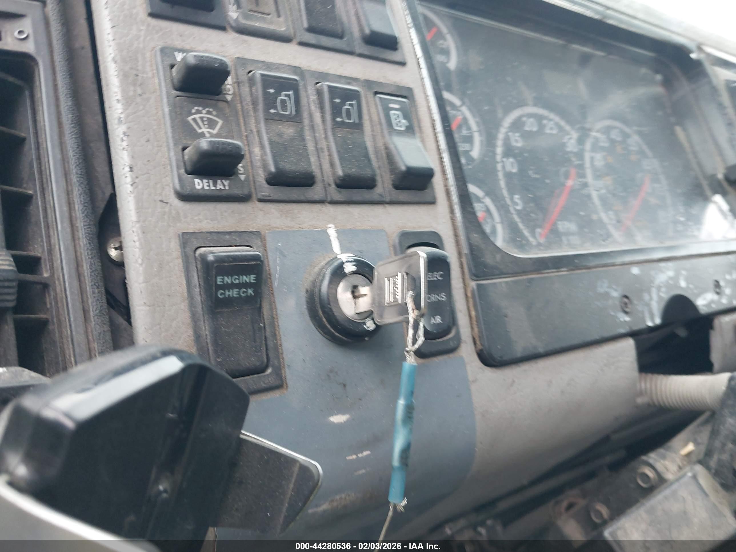 FREIGHTLINER MEDIUM image 11