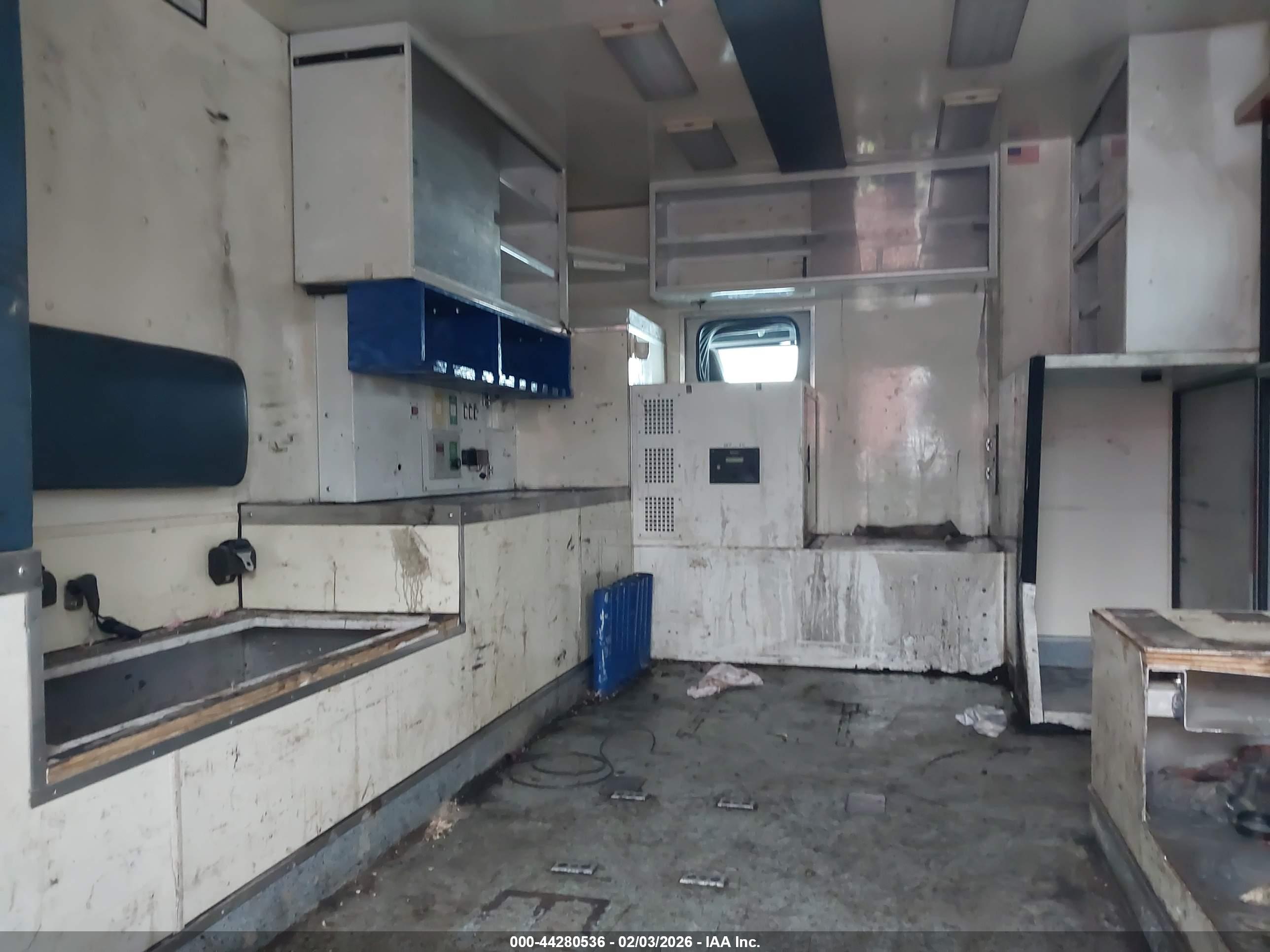 FREIGHTLINER MEDIUM image 7