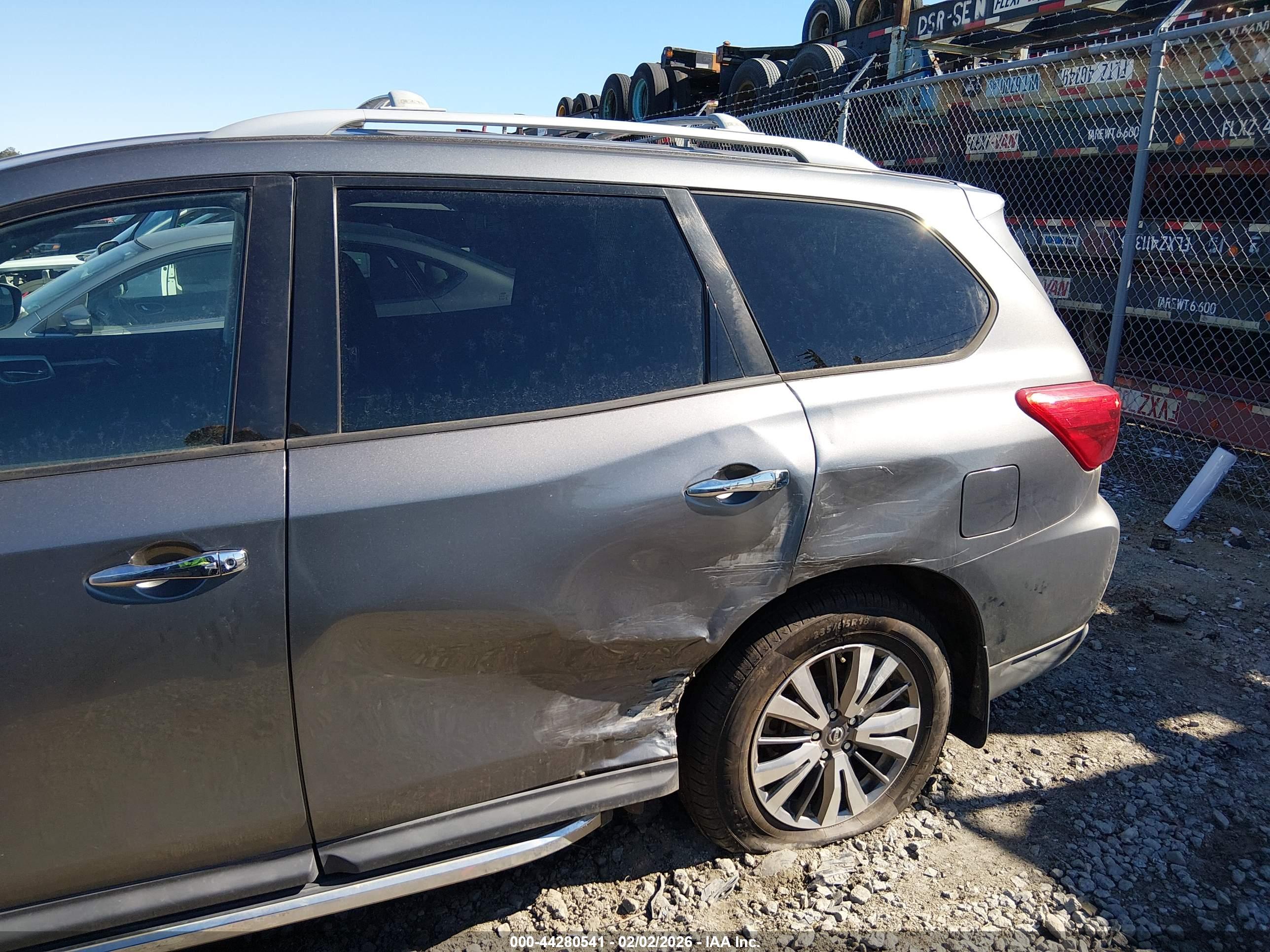 NISSAN PATHFINDER image 6