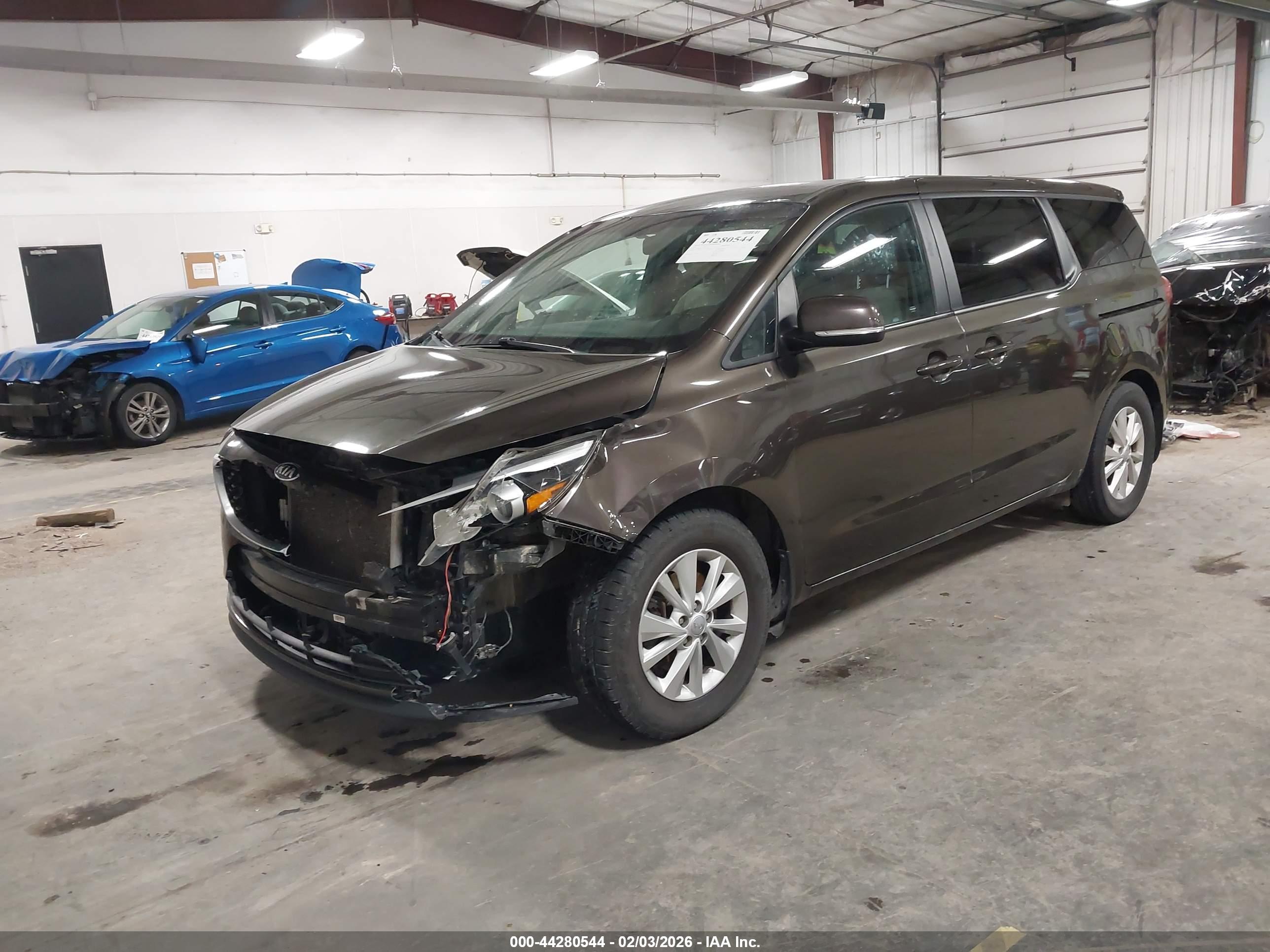 KIA SEDONA image 2