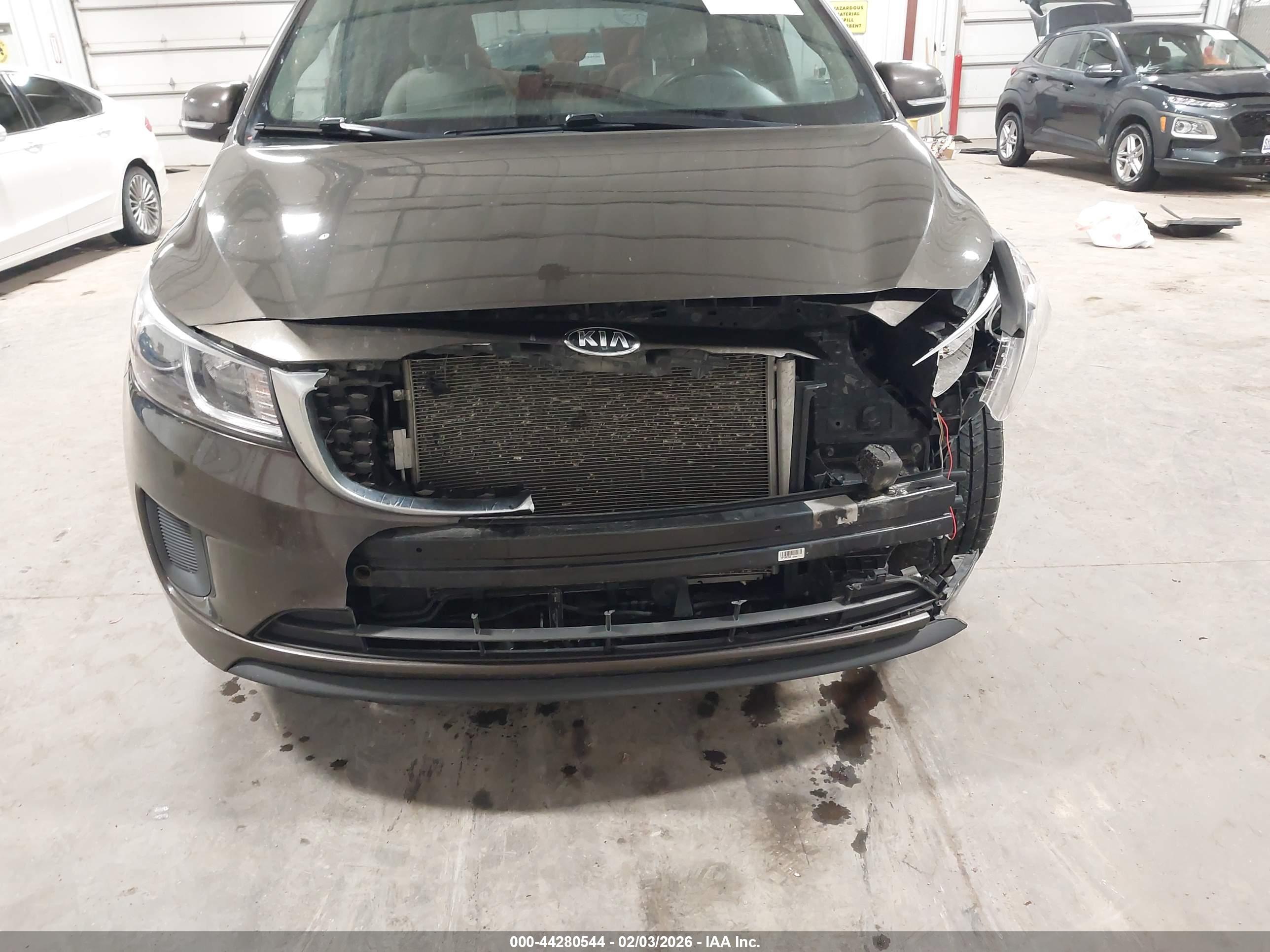KIA SEDONA image 6