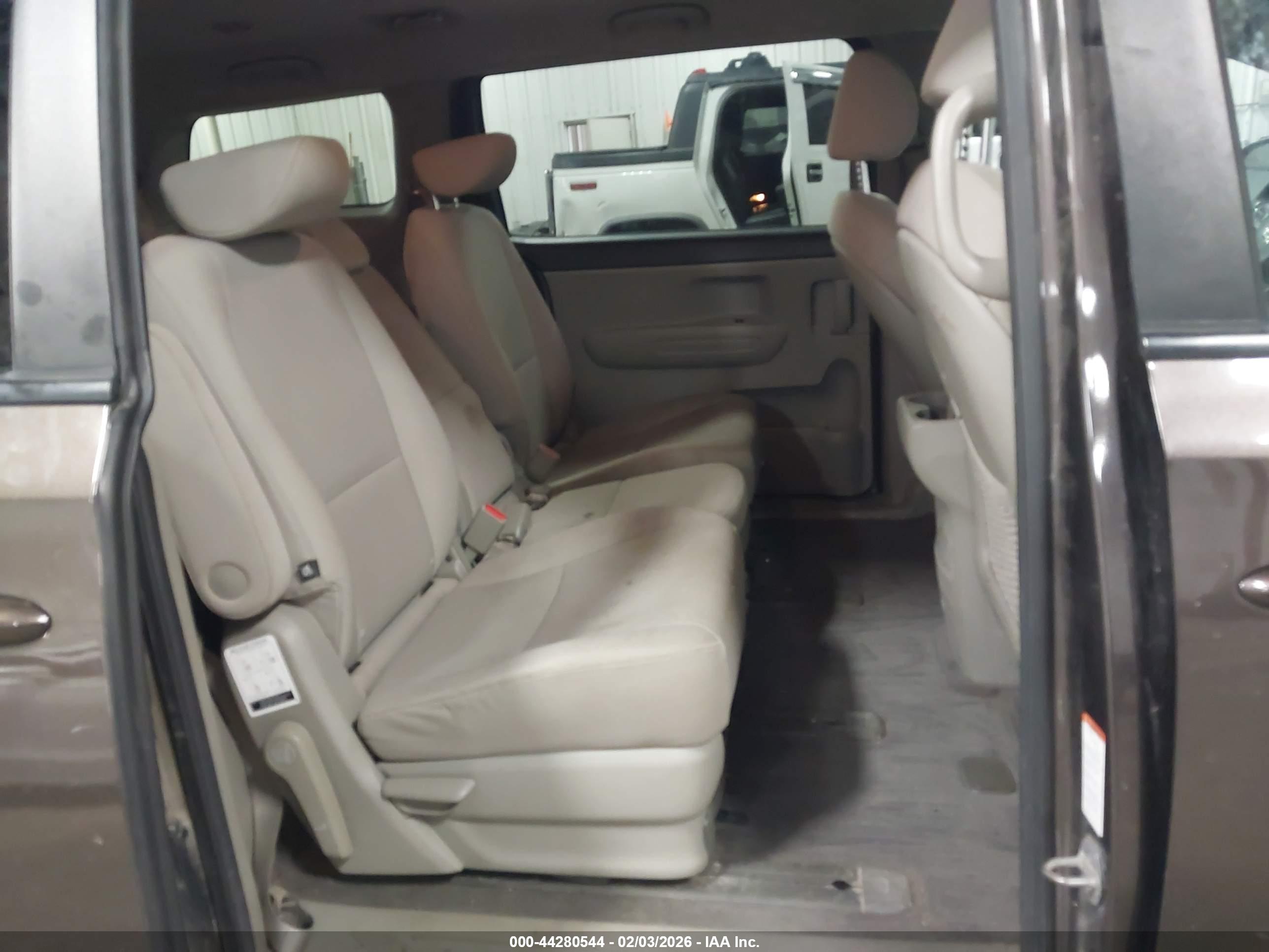 KIA SEDONA image 8