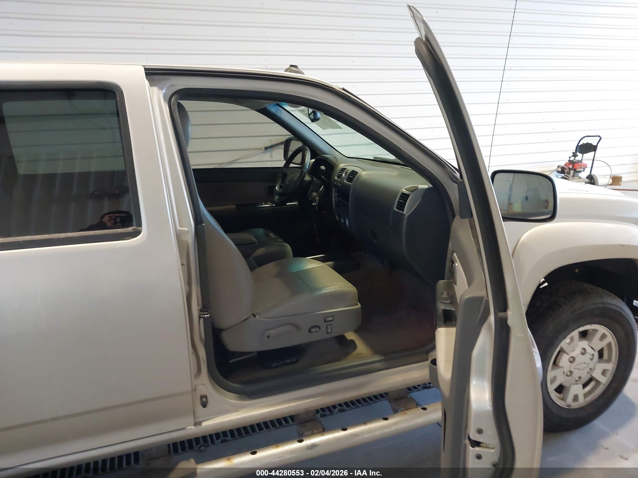 CHEVROLET COLORADO image 5