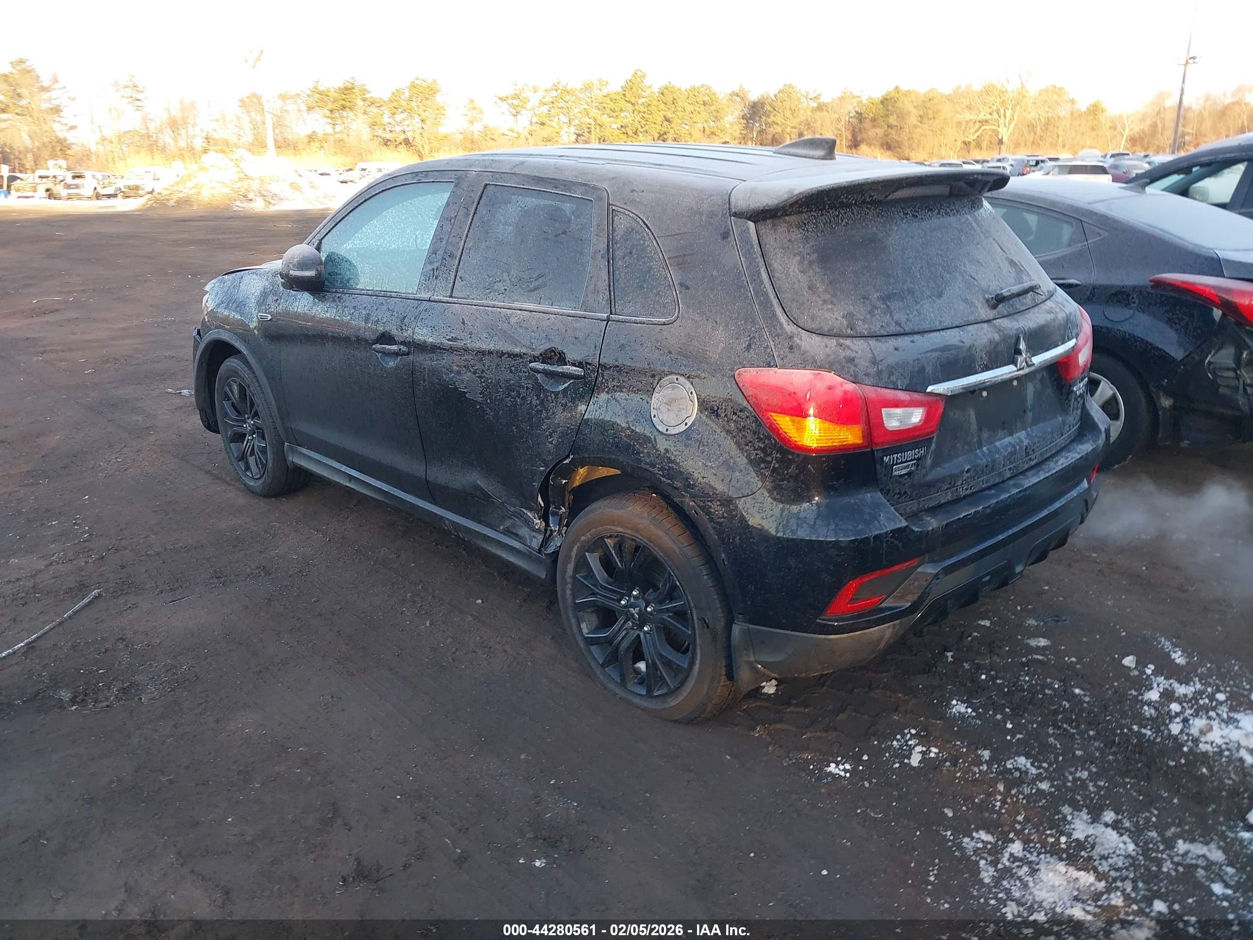 MITSUBISHI OUTLANDER image 3