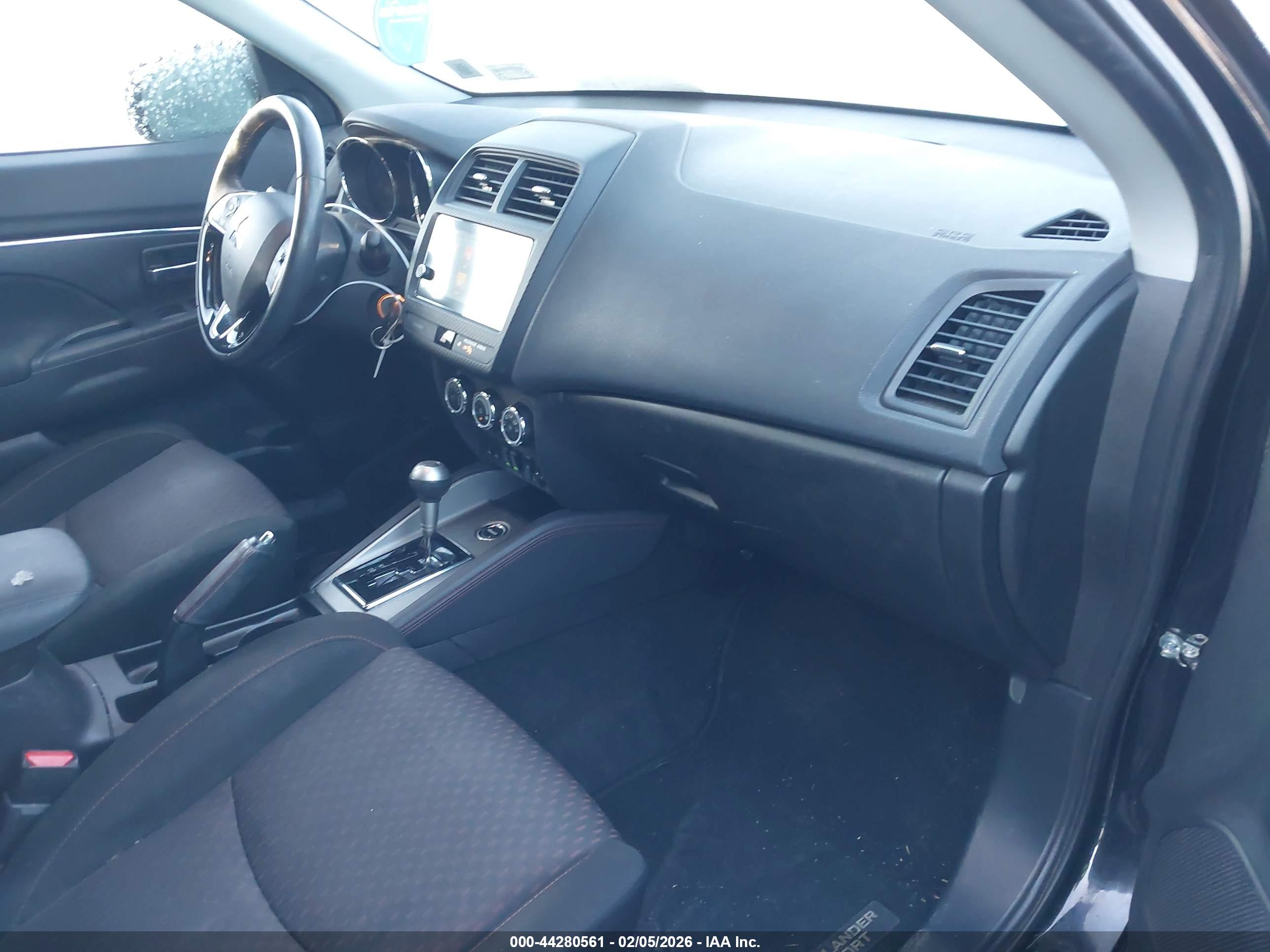 MITSUBISHI OUTLANDER image 5