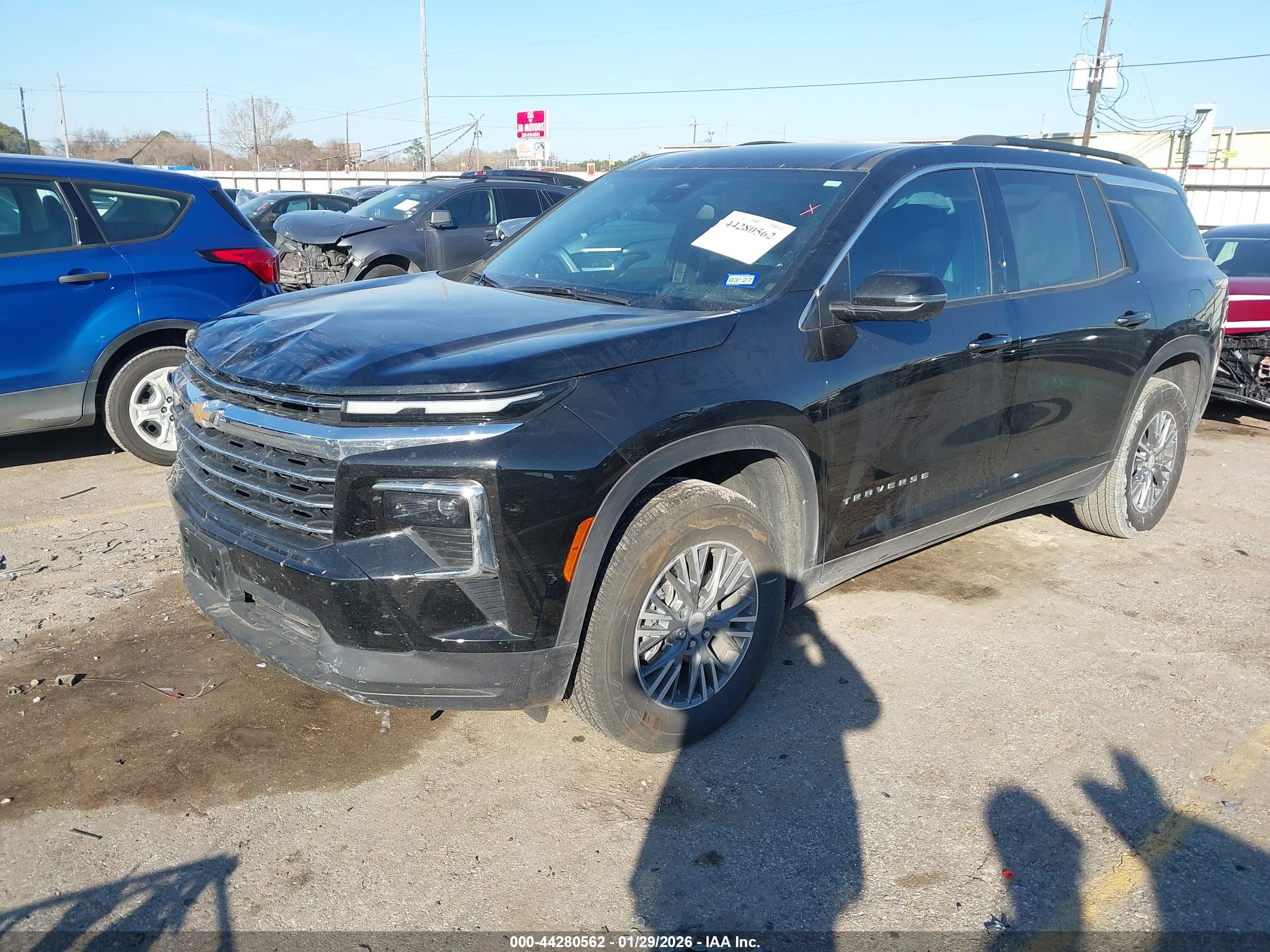 CHEVROLET TRAVERSE image 2