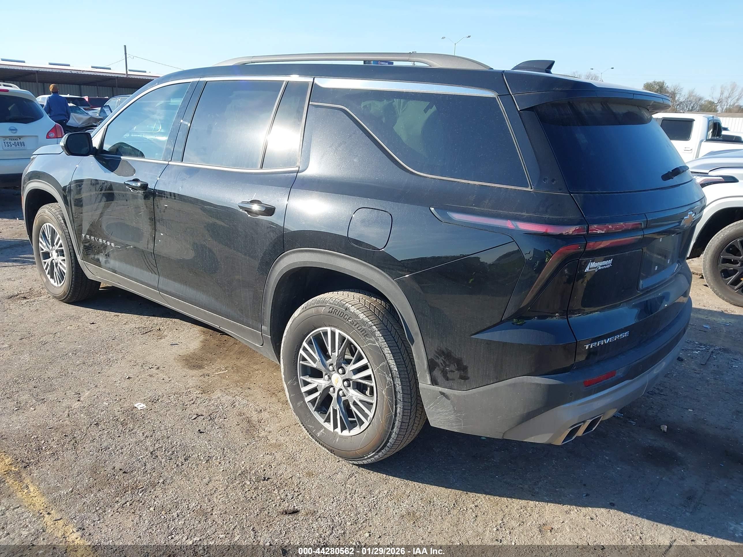 CHEVROLET TRAVERSE image 3